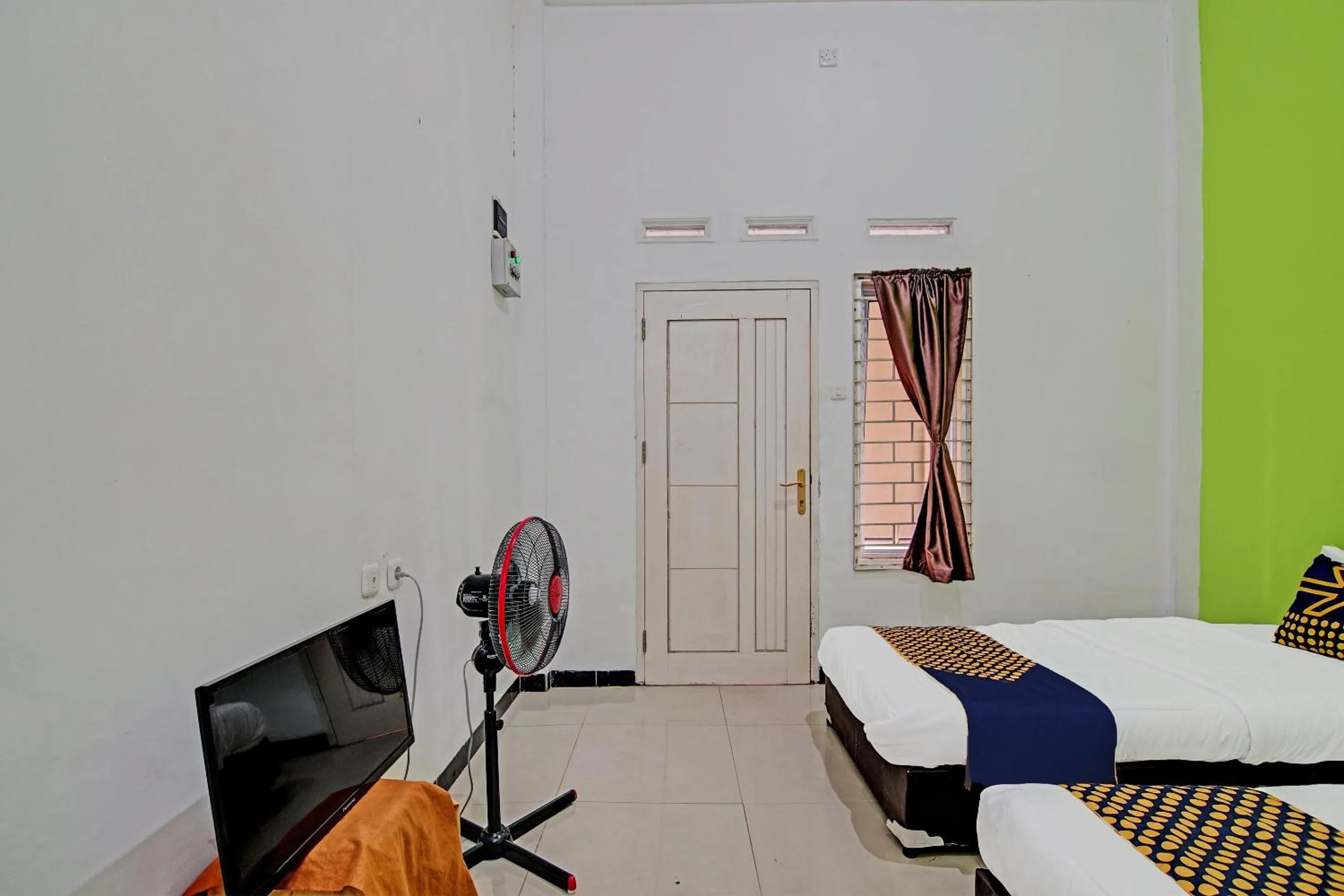 Bedroom, Bed in Hotel O Lucky Guesthouse