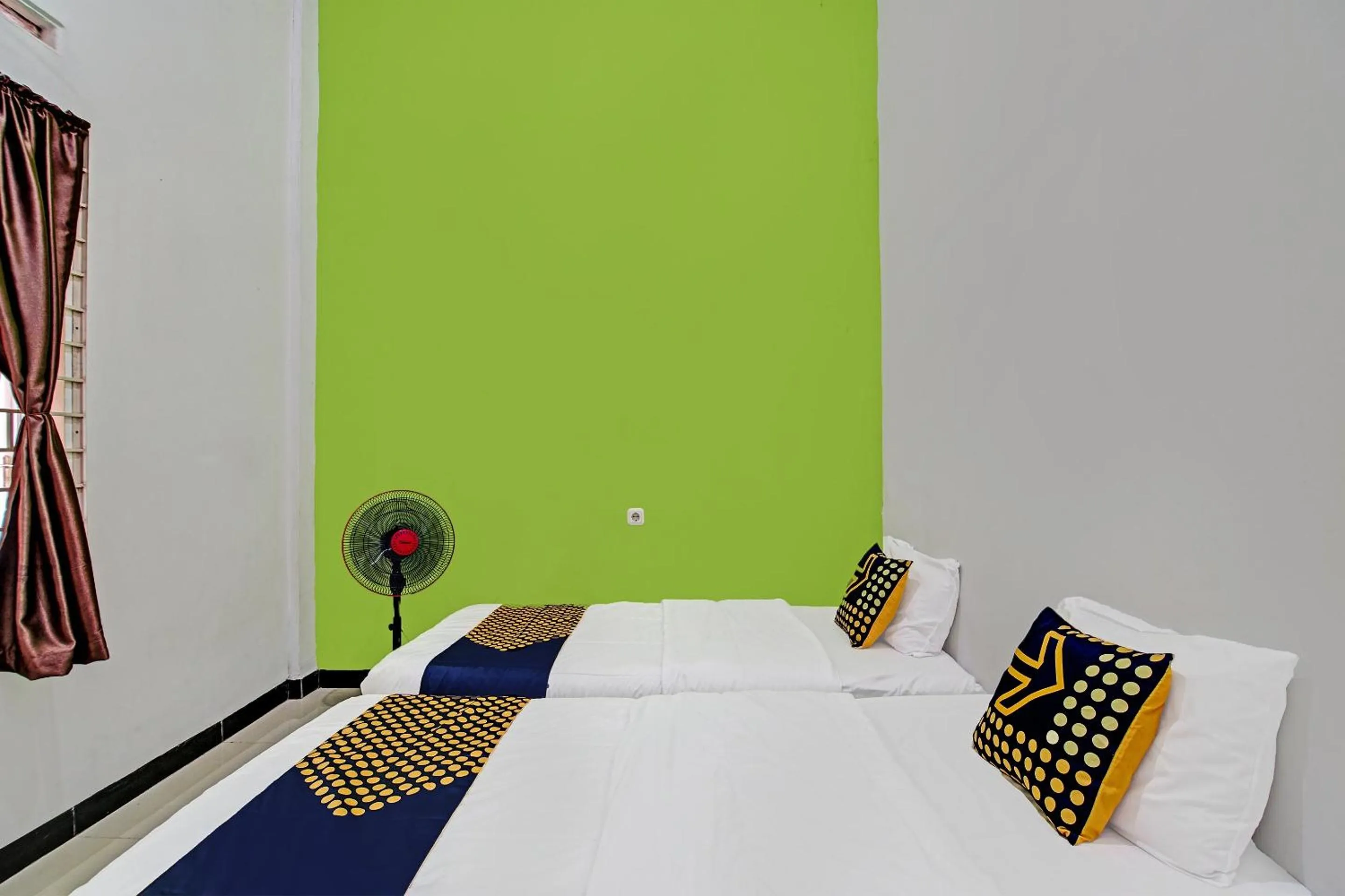 Bedroom, Bed in Hotel O Lucky Guesthouse