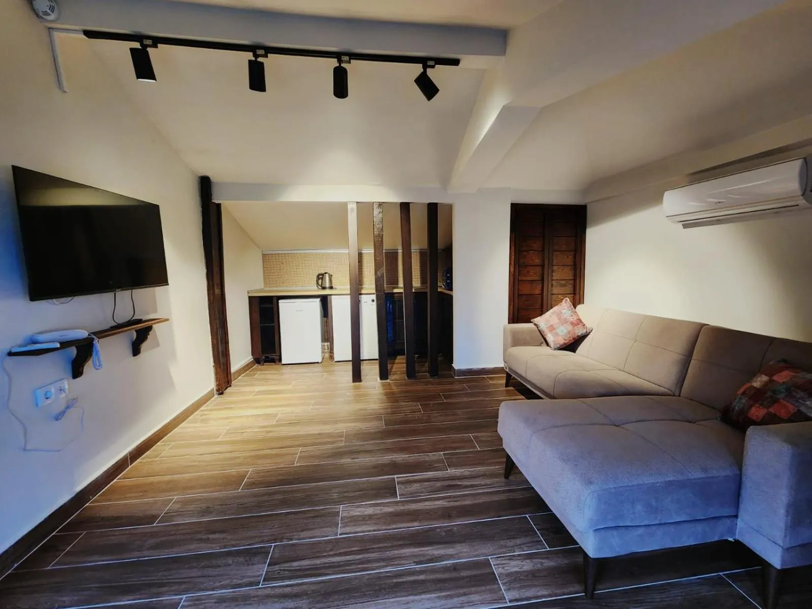 Communal lounge/ TV room in Sofa Hotels Kaleiçi