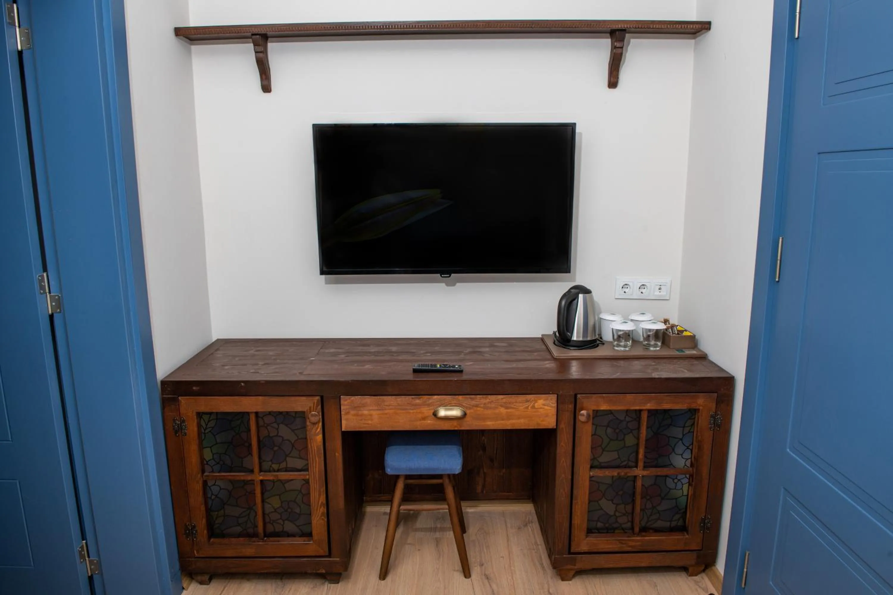 Communal lounge/ TV room in Sofa Hotels Kaleiçi