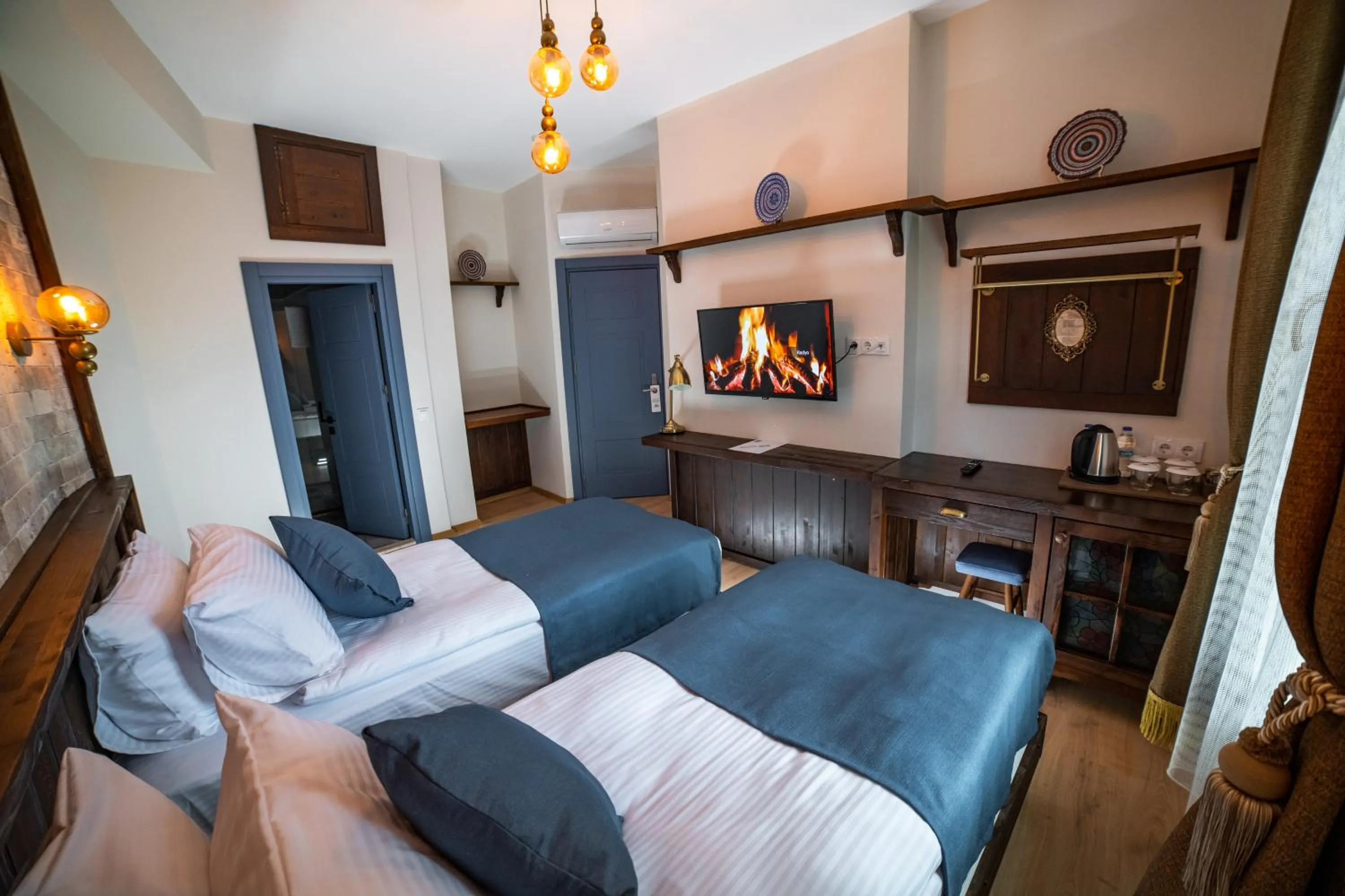 Photo of the whole room, Bed in Sofa Hotels Kaleiçi