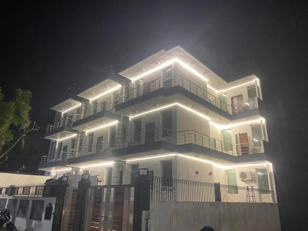 Property building in Hotel Leaf 9 INN, Cyber City near Ambience Mall