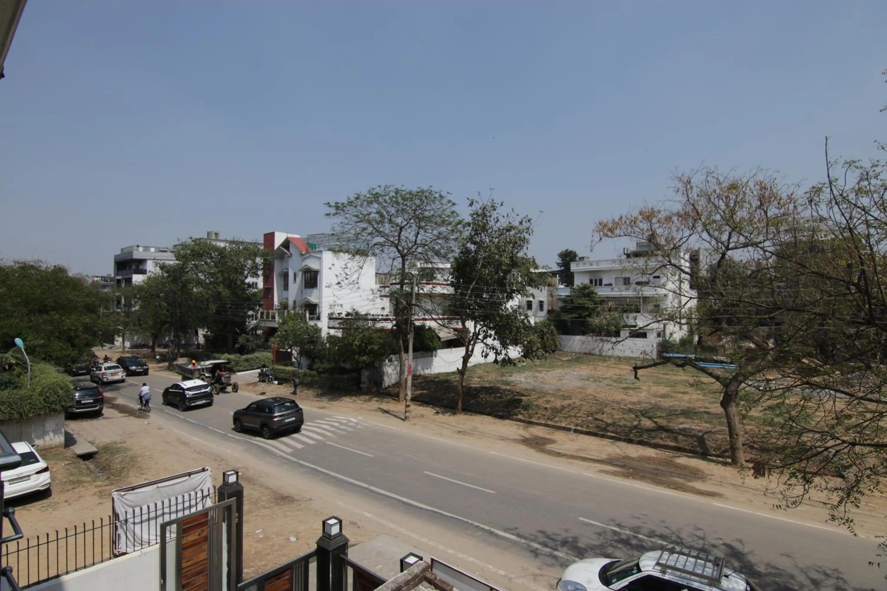 Street view in Hotel Leaf 9 INN, Cyber City near Ambience Mall