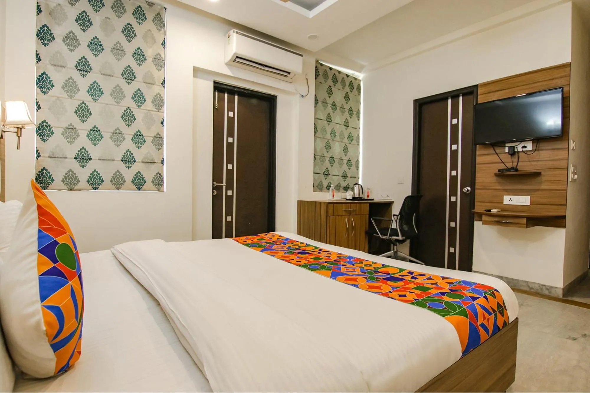 Bed in Hotel Leaf 9 INN, Cyber City near Ambience Mall
