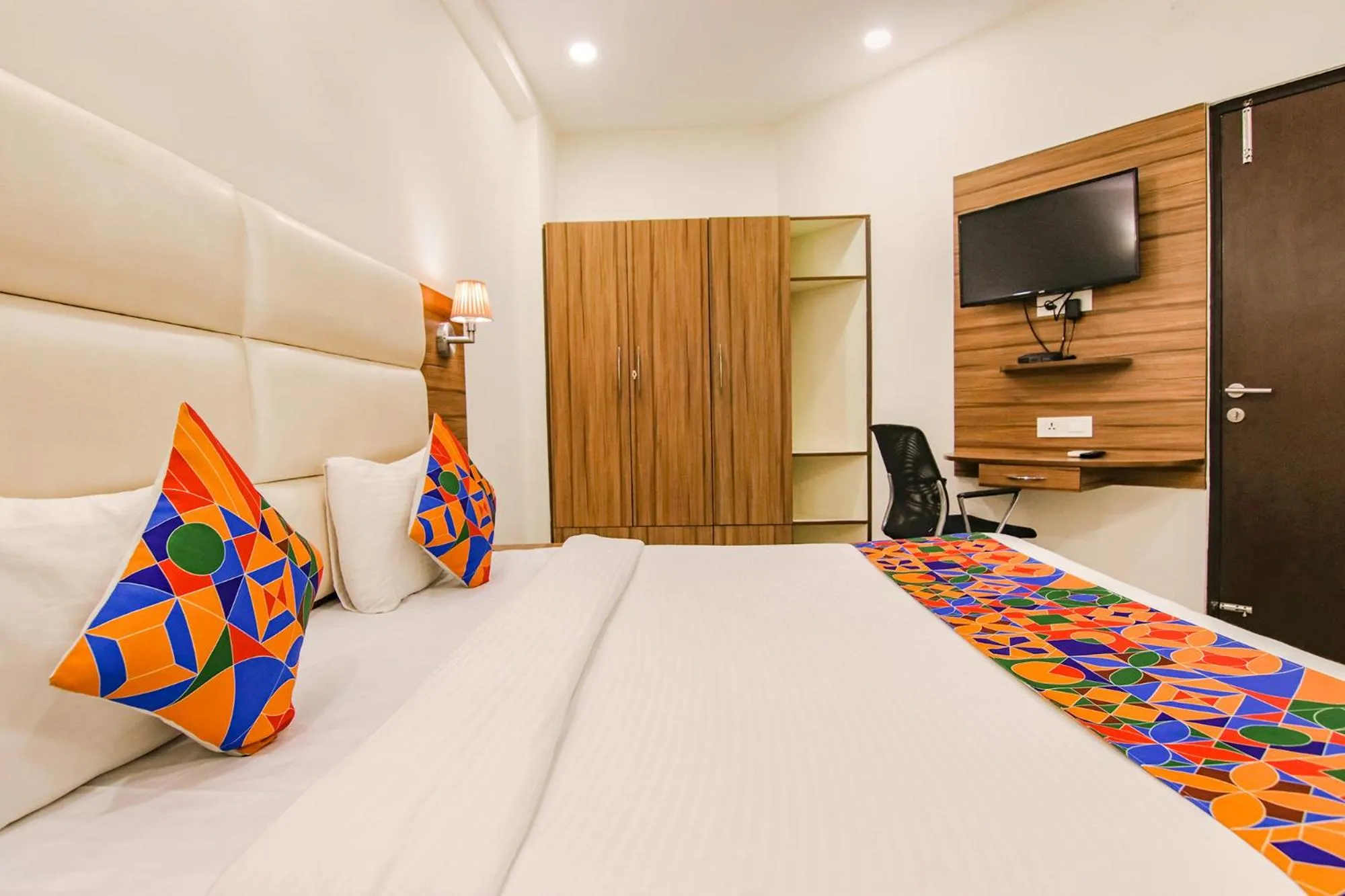 Bed in Hotel Leaf 9 INN, Cyber City near Ambience Mall