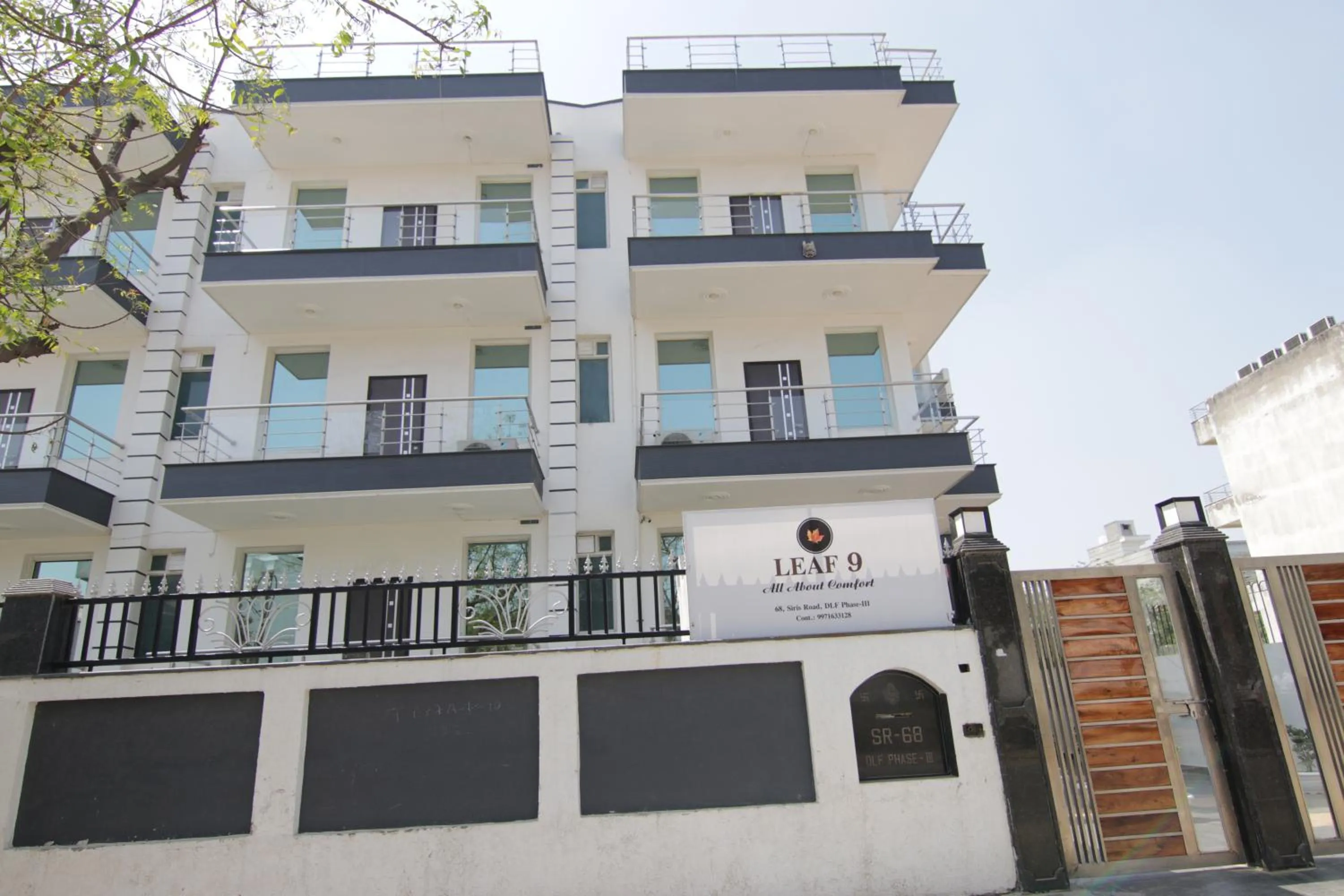 Property building in Hotel Leaf 9 INN, Cyber City near Ambience Mall