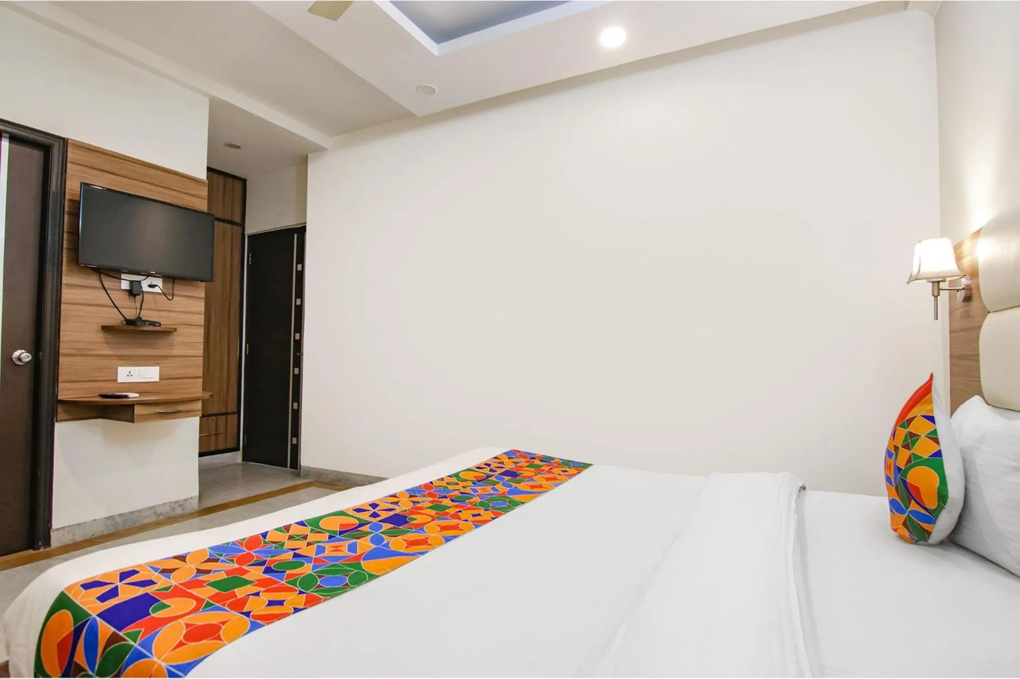 Bed in Hotel Leaf 9 INN, Cyber City near Ambience Mall