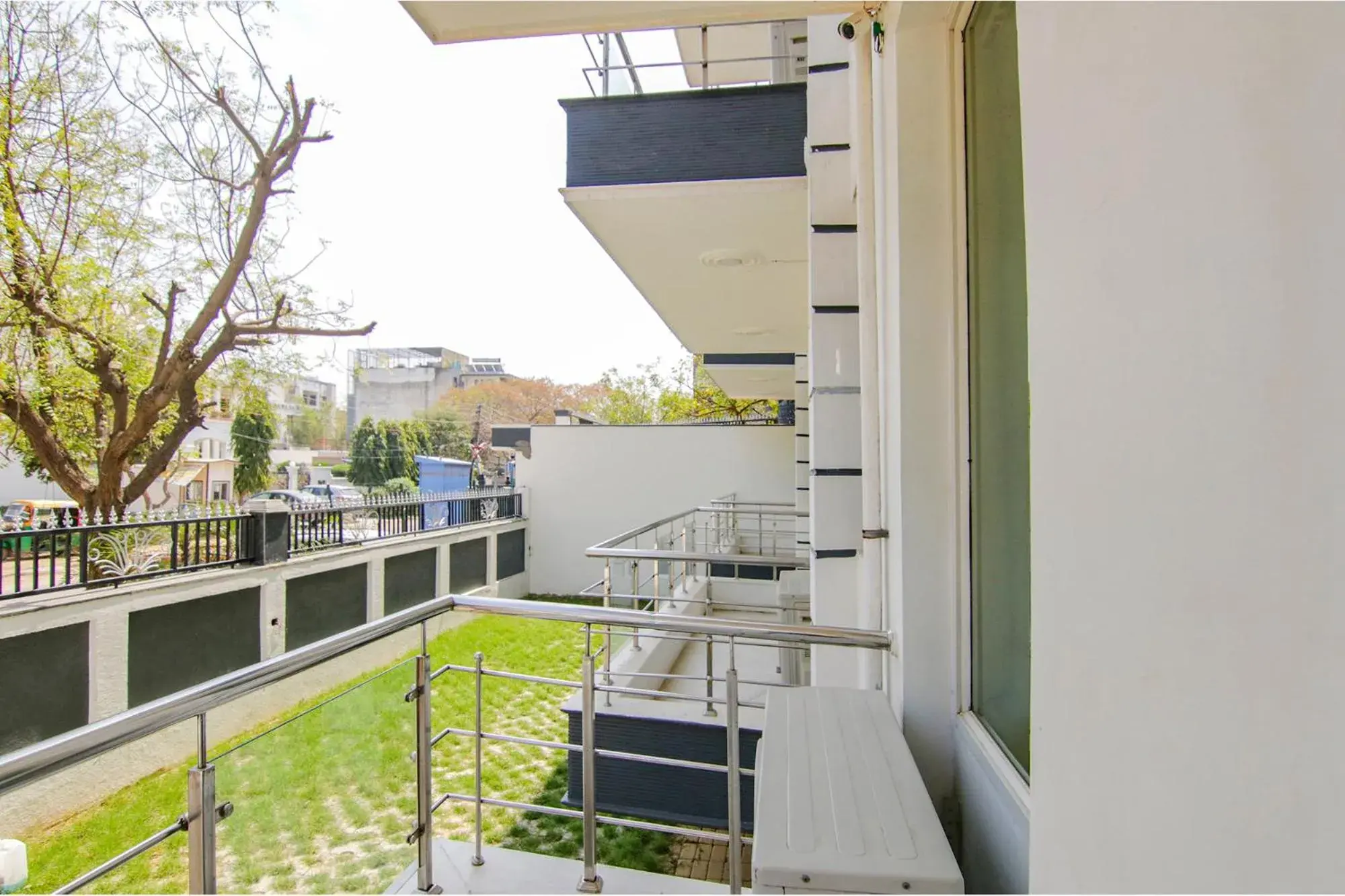 Deluxe Double Room with Balcony in Hotel Leaf 9 INN, Cyber City near Ambience Mall Deluxe Double Room with Balcony in Hotel Leaf 9 INN, Cyber City near Ambience Mall