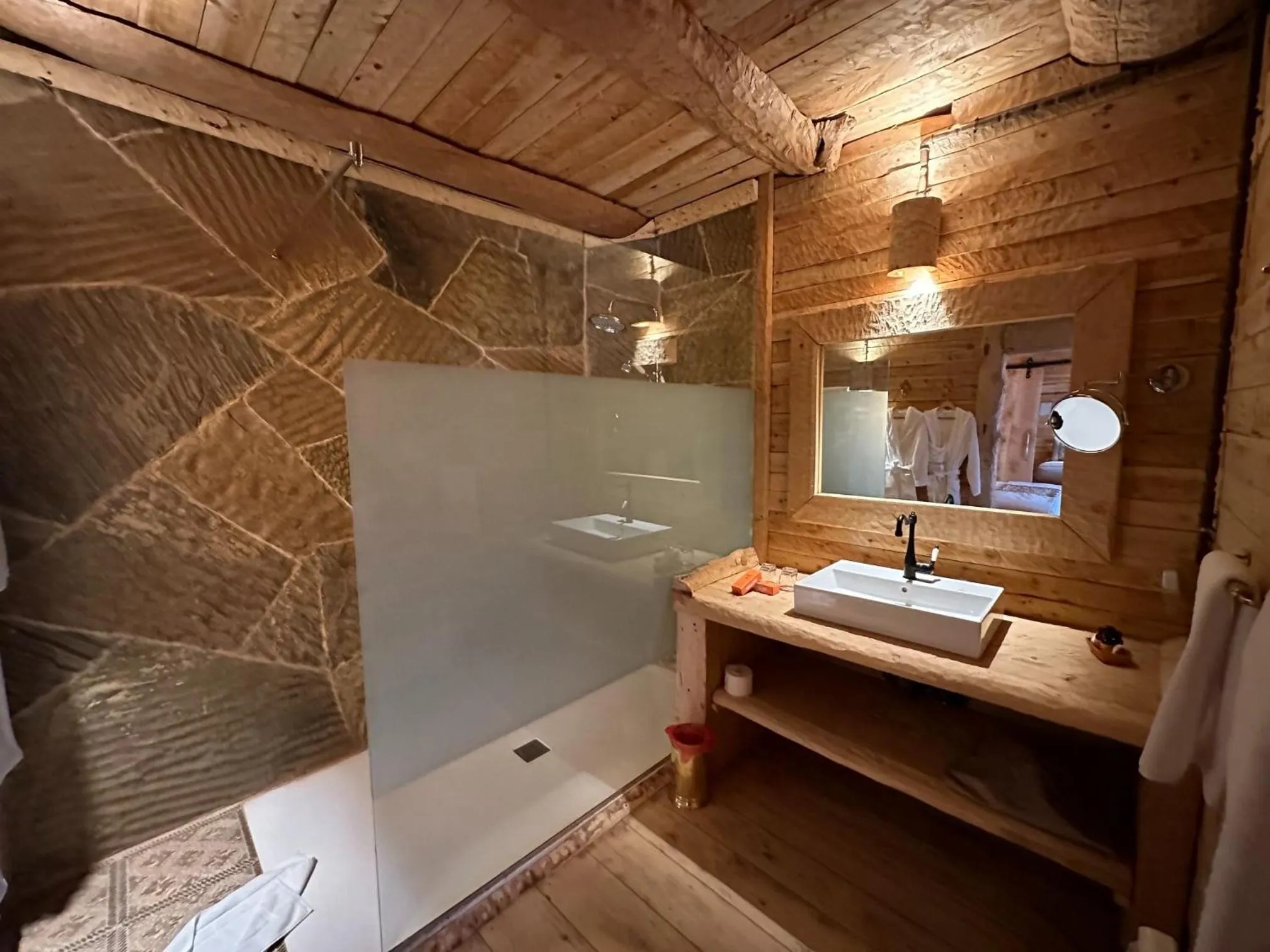 Shower in Hotel Xaluca Spa Aguelmame Sidi Ali