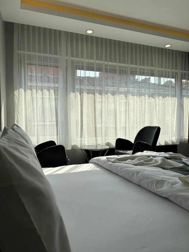 Photo of the whole room in Torch Suit