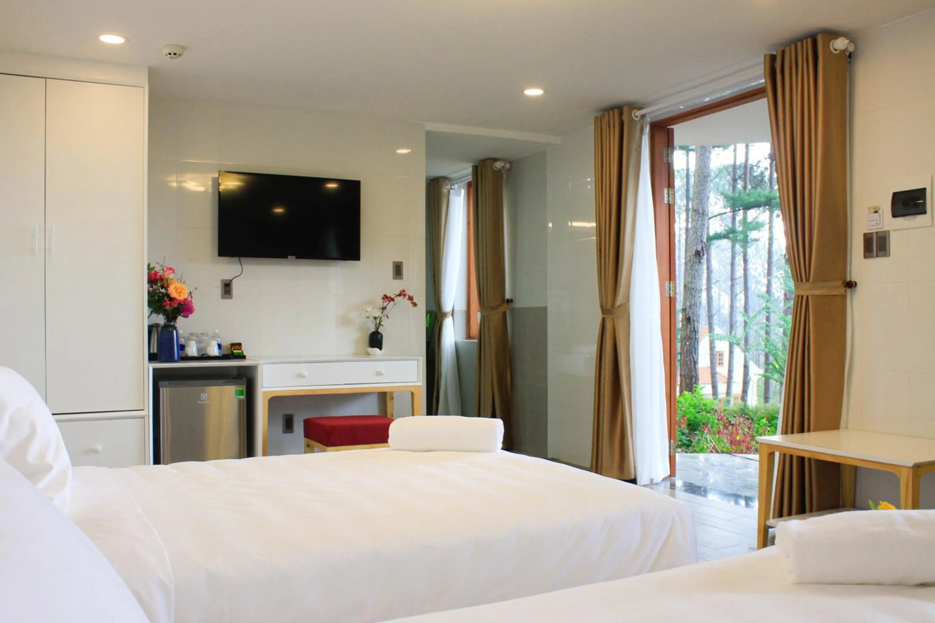 Bedroom, Bed in Omirita Resort Dalat