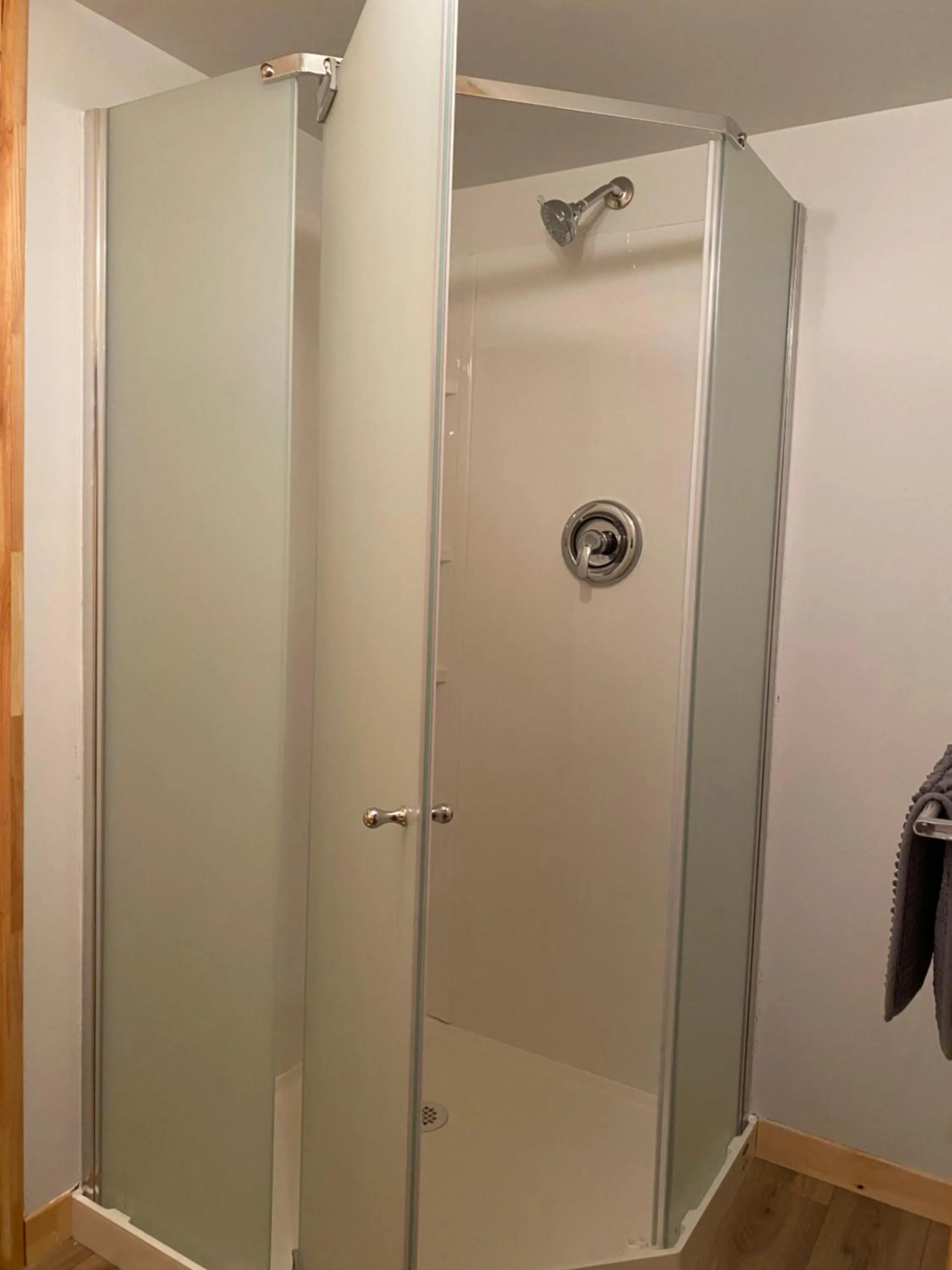 Shower in Chalets les chanterelles de Forillon