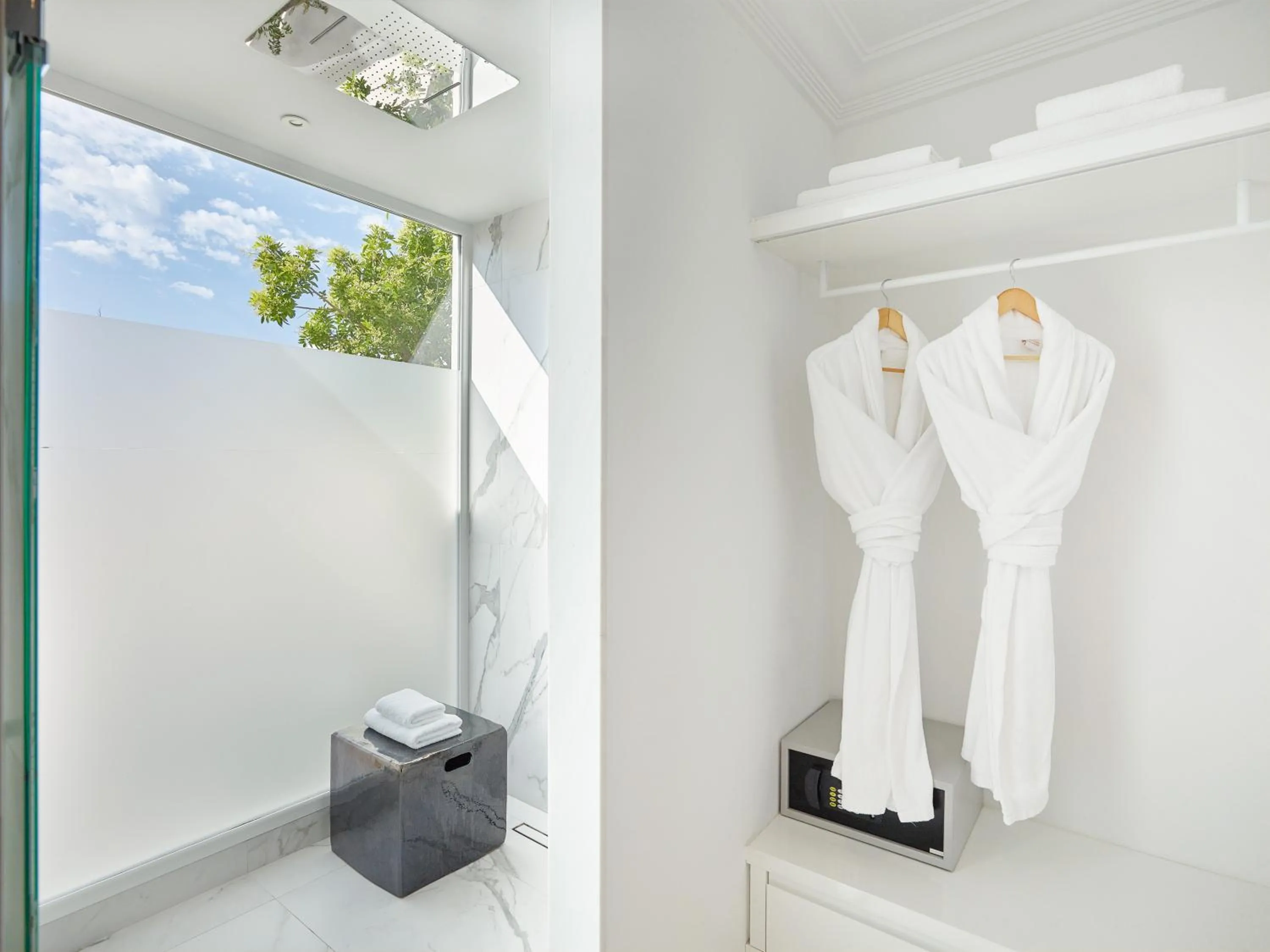 wardrobe in Mandola Rosa at Riviera Olympia, A Grecotel Resort to Live