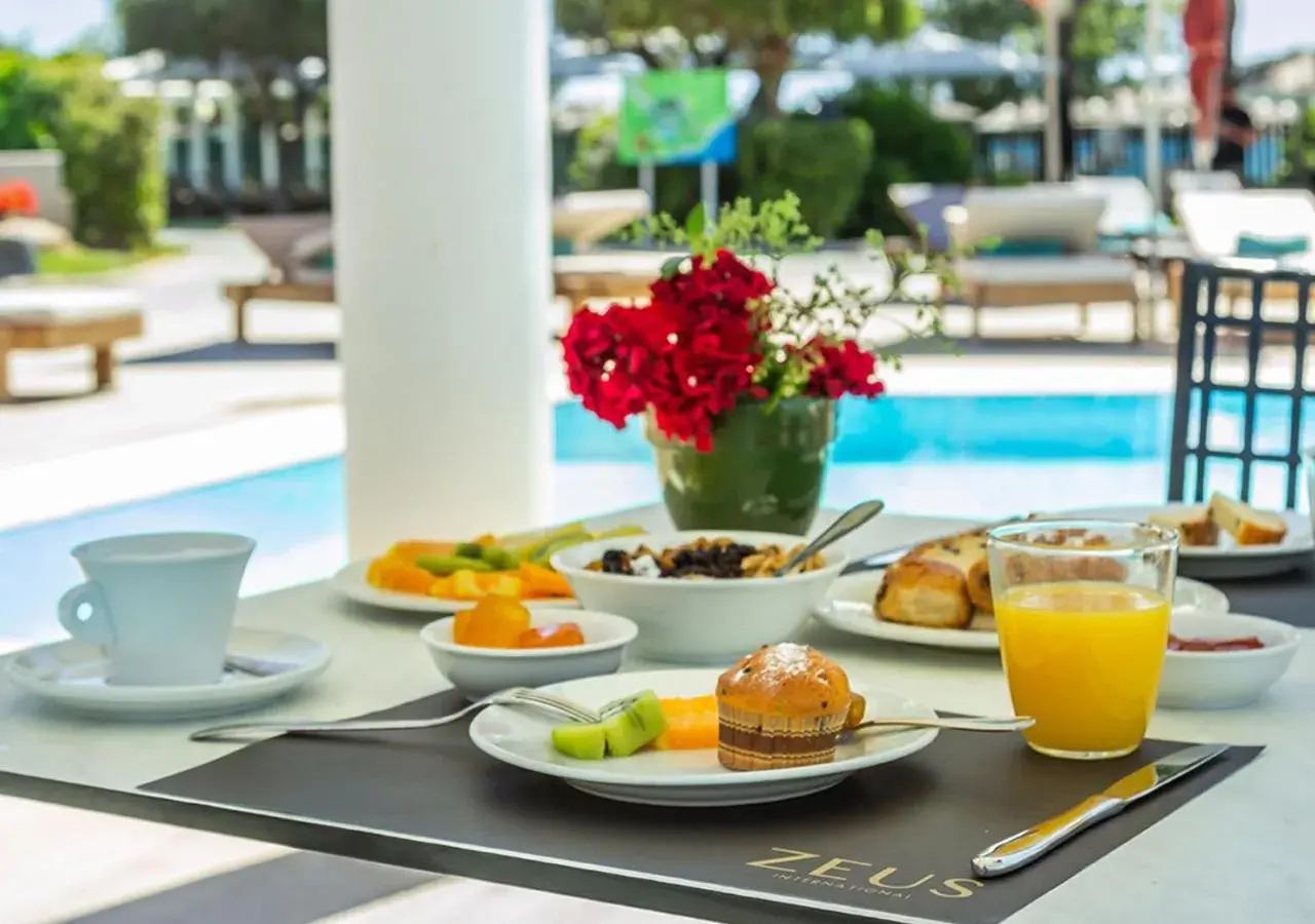 Restaurant/places to eat in Zeus Dolce by Wyndham Athens Restaurant/places to eat in Zeus Dolce by Wyndham Athens