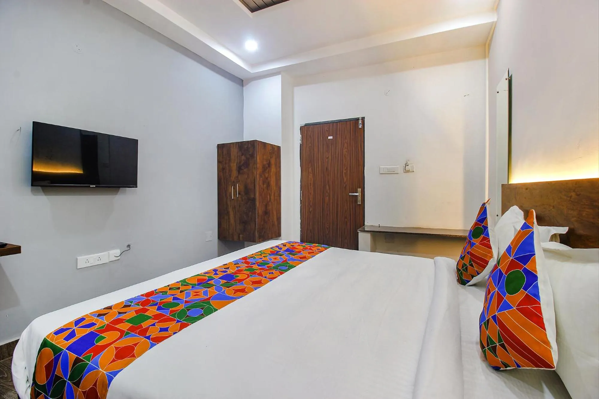 Communal lounge/ TV room, Bed in FabHotel W Grand Suites