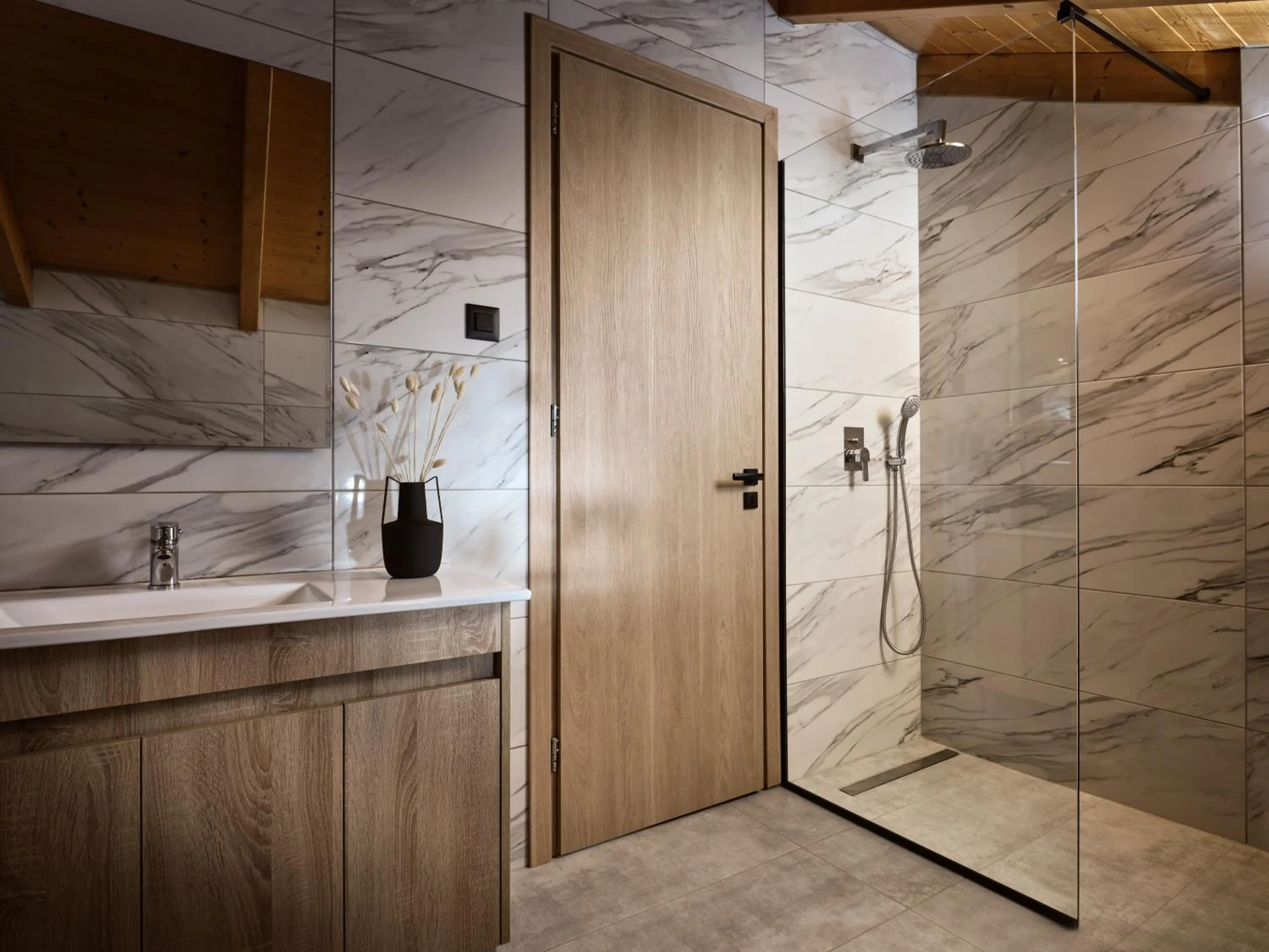 Shower in Giannoulis City Apartments