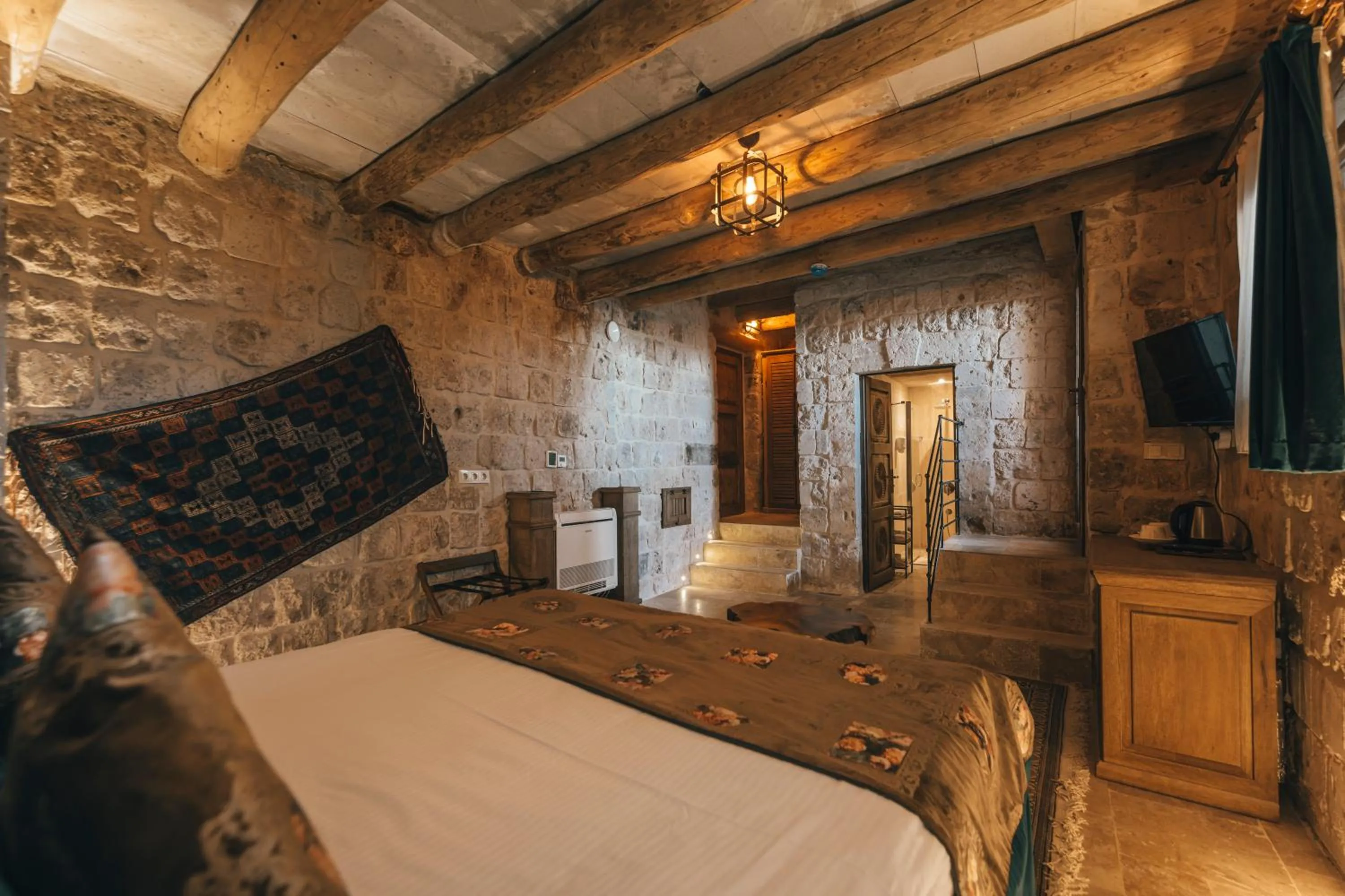 Photo of the whole room, Bed in Harem Suites Cappadocia