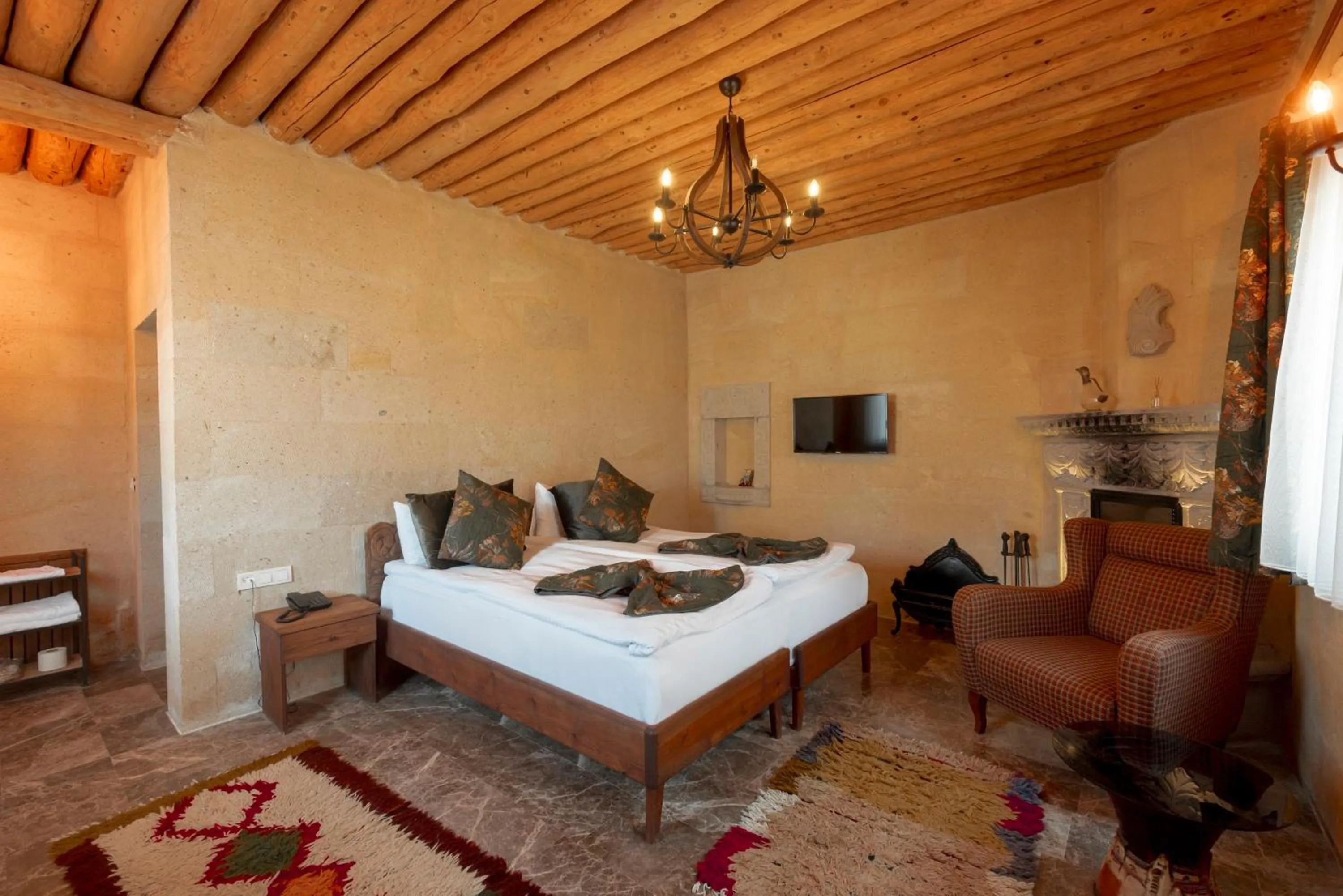 Photo of the whole room, Bed in Harem Suites Cappadocia