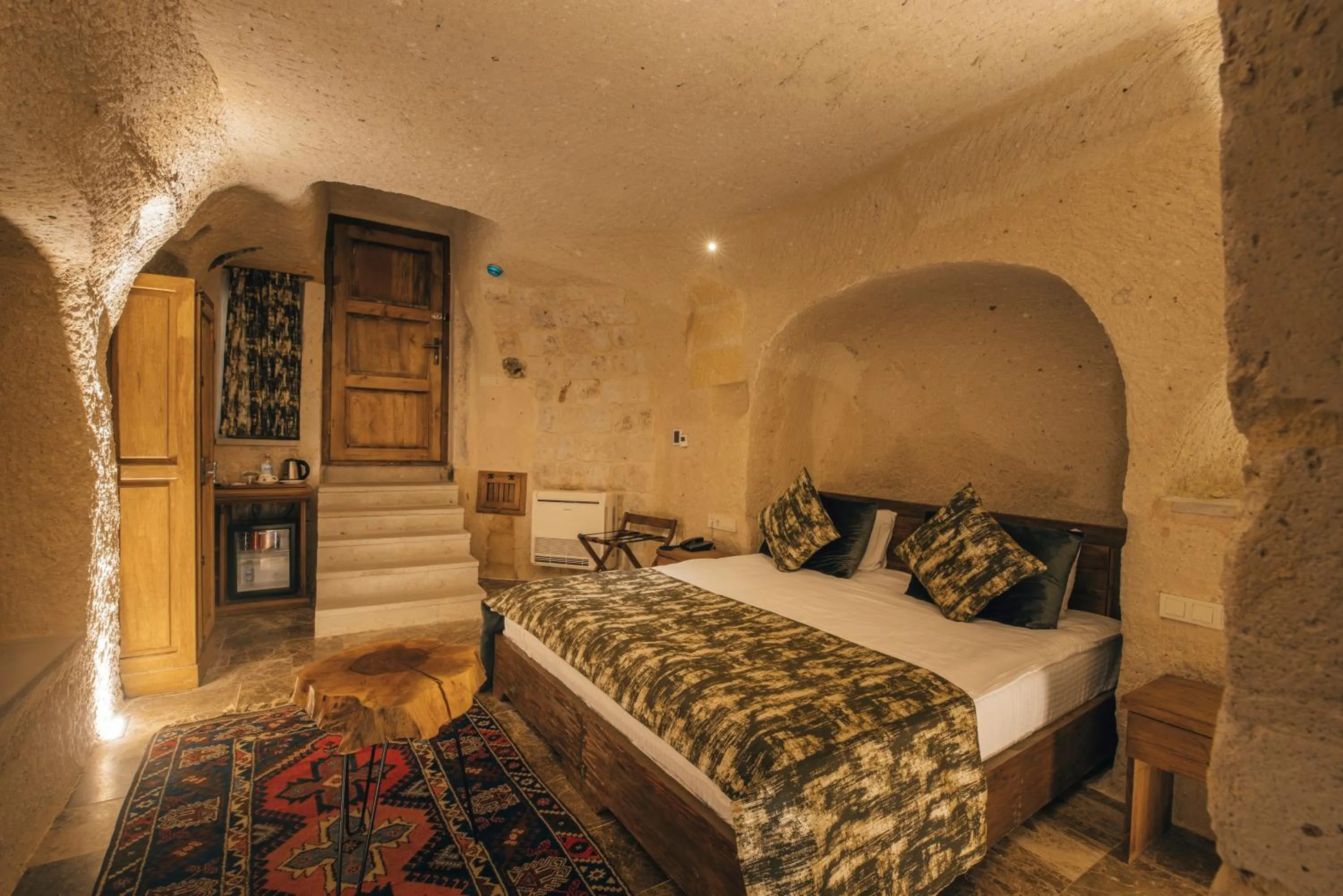 Photo of the whole room, Bed in Harem Suites Cappadocia