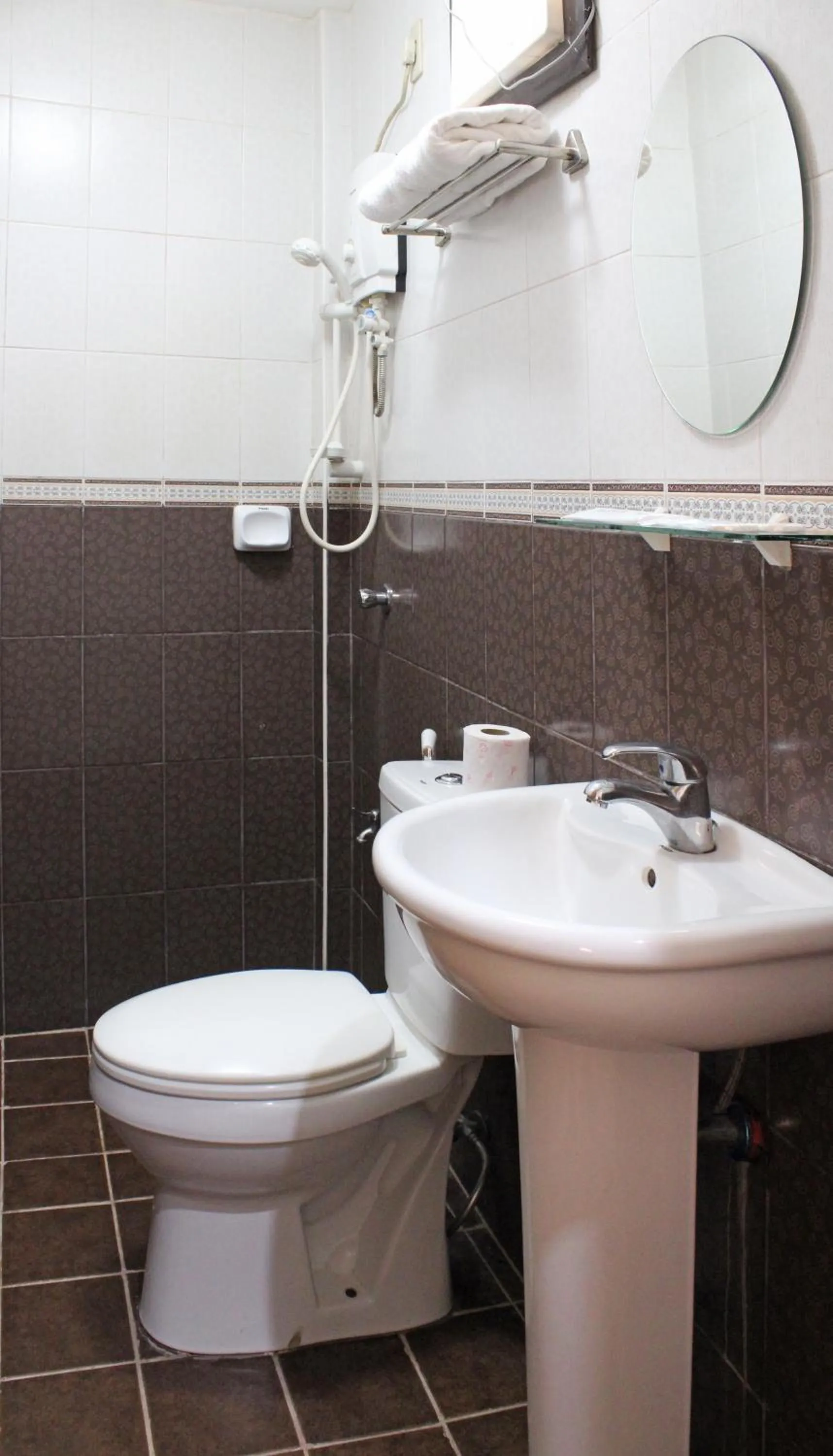 Shower in Balaibinda Lodge