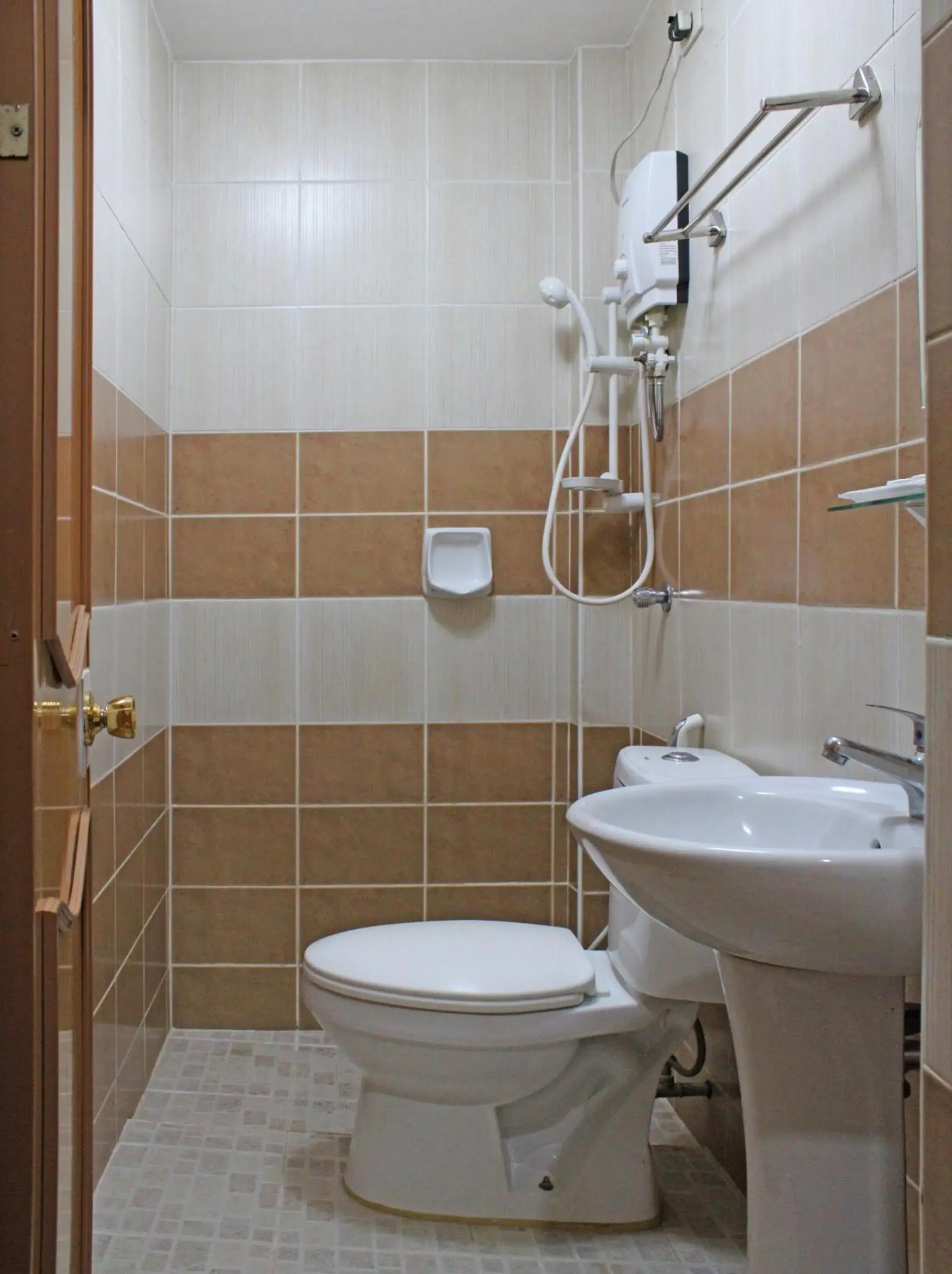 Shower in Balaibinda Lodge Shower in Balaibinda Lodge