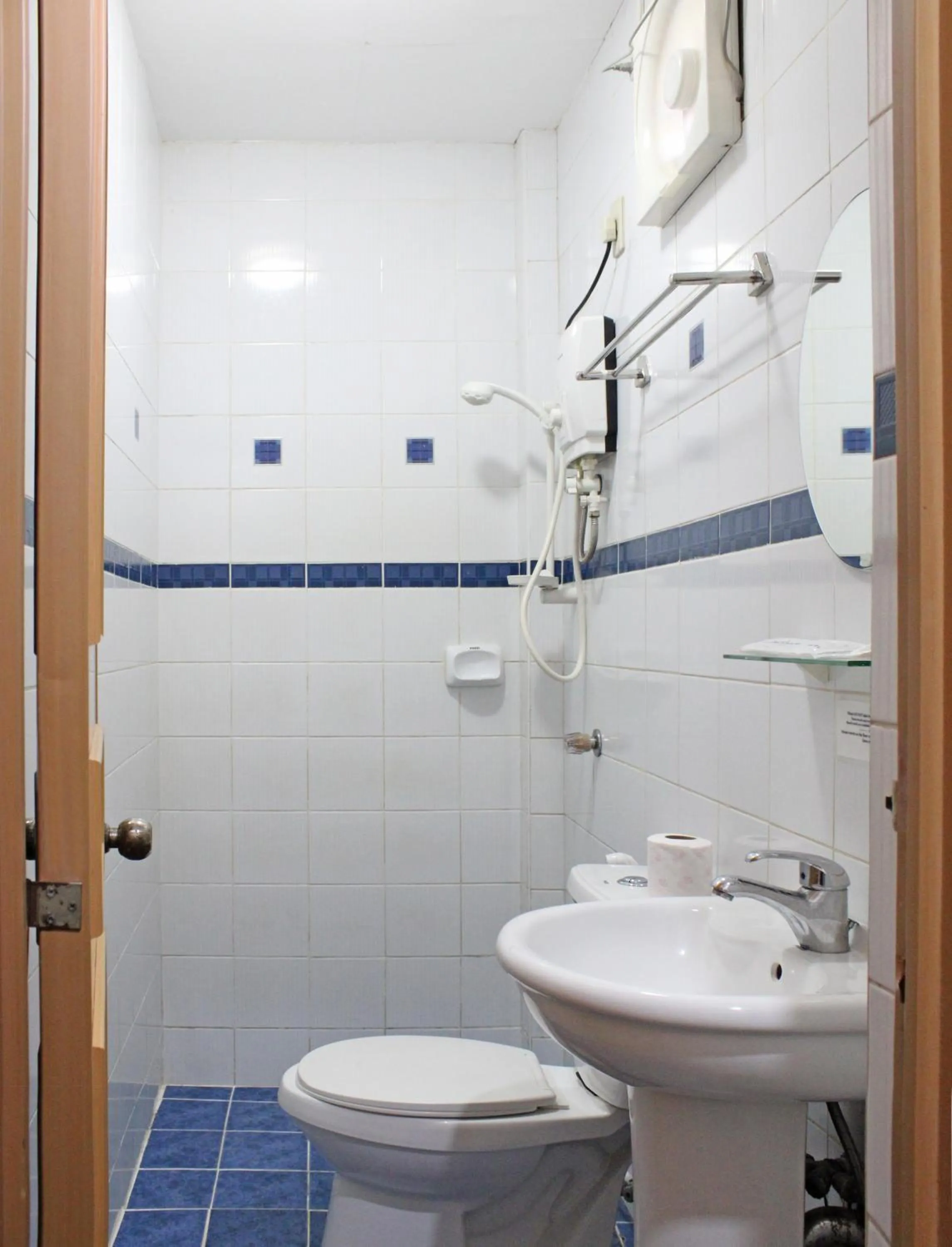 Shower in Balaibinda Lodge