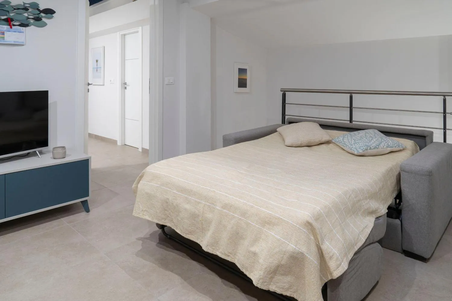 Living room, Bed in Le case di vada - Il Faro