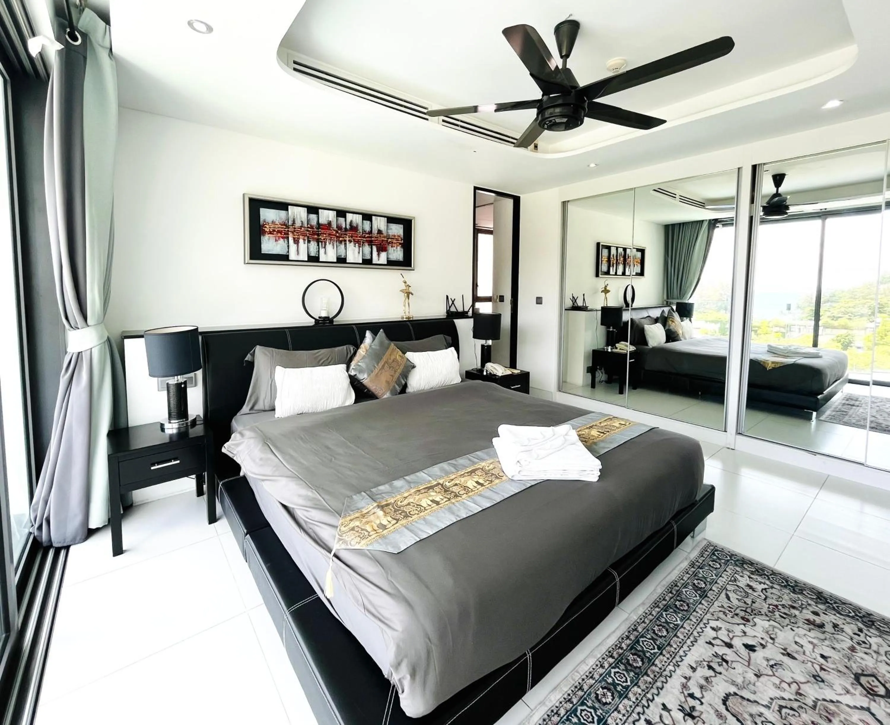 Bedroom, Bed in Twin Sands Resort Penthouse