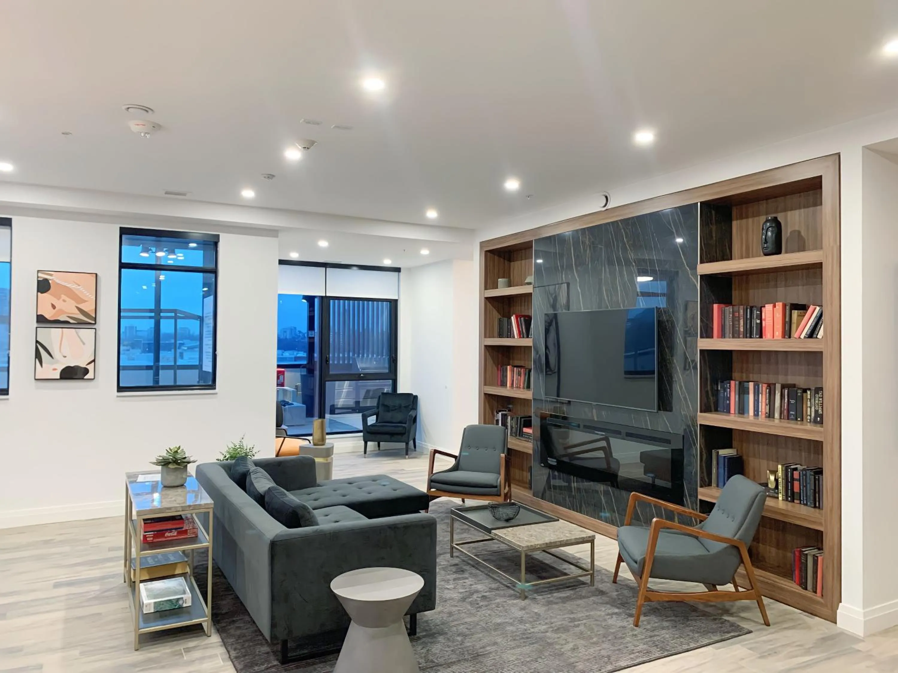 Lounge or bar in Cozy 1BR Condo w/ Insuite LDRY, Gym & Free Parking