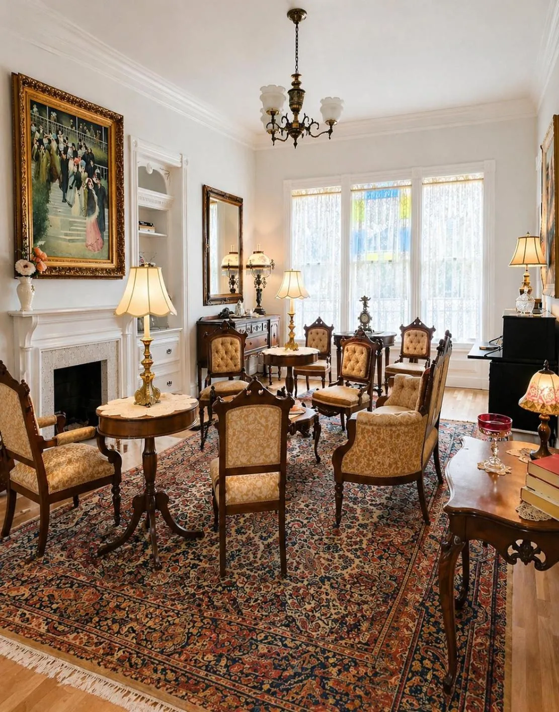 Living room in The Queen On Main