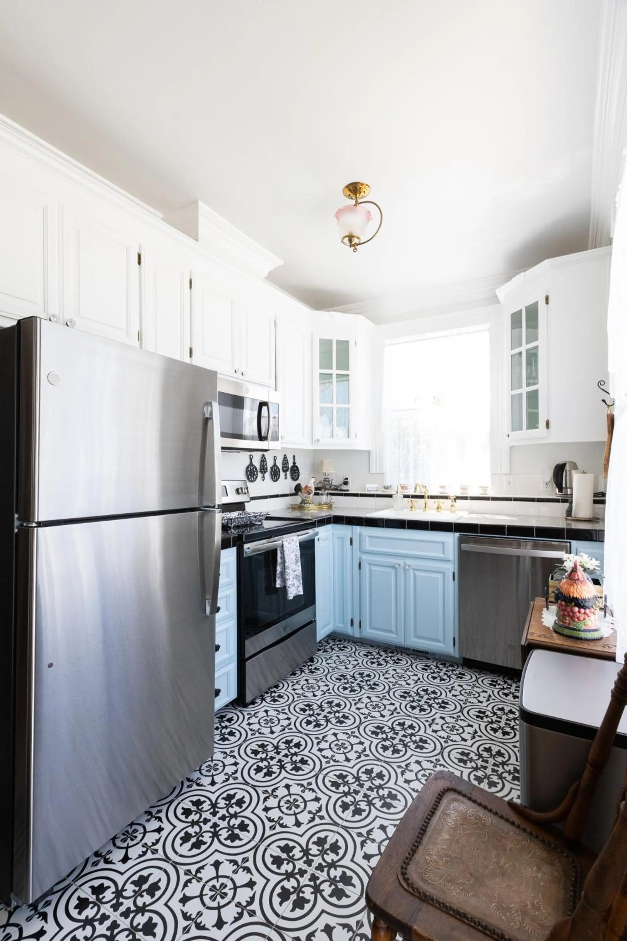 Kitchen or kitchenette in The Queen On Main