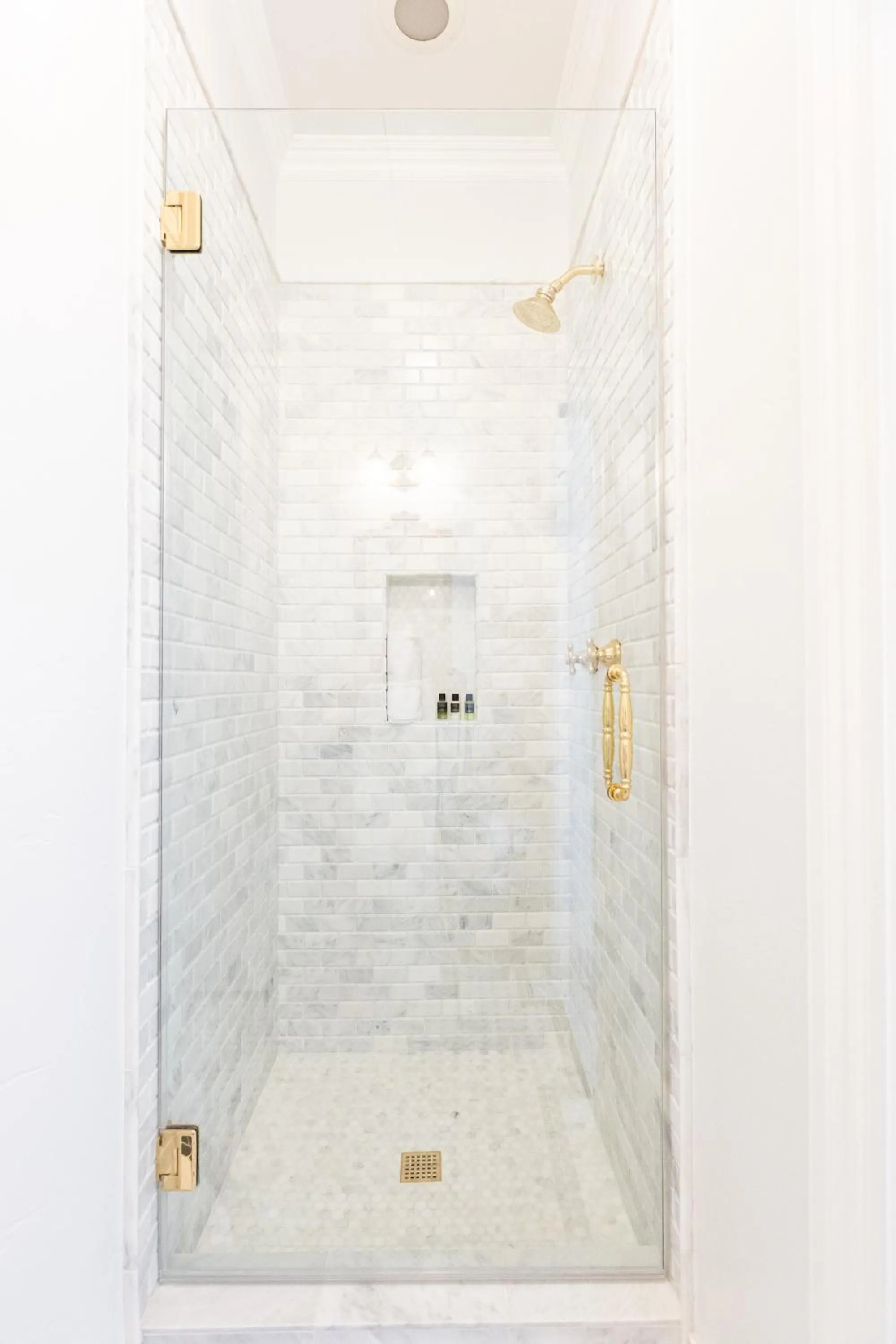 Shower in The Queen On Main