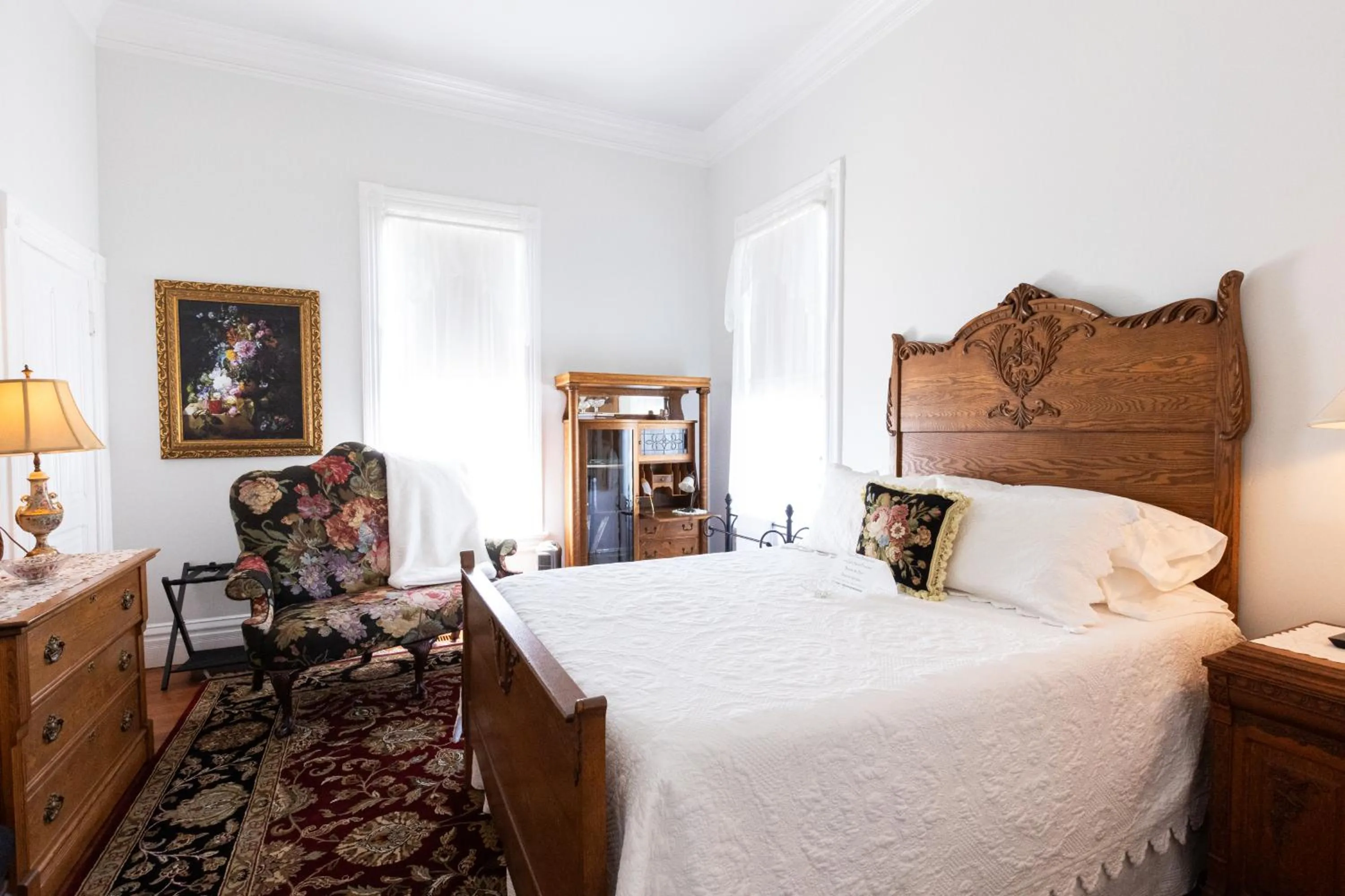 Bedroom, Bed in The Queen On Main