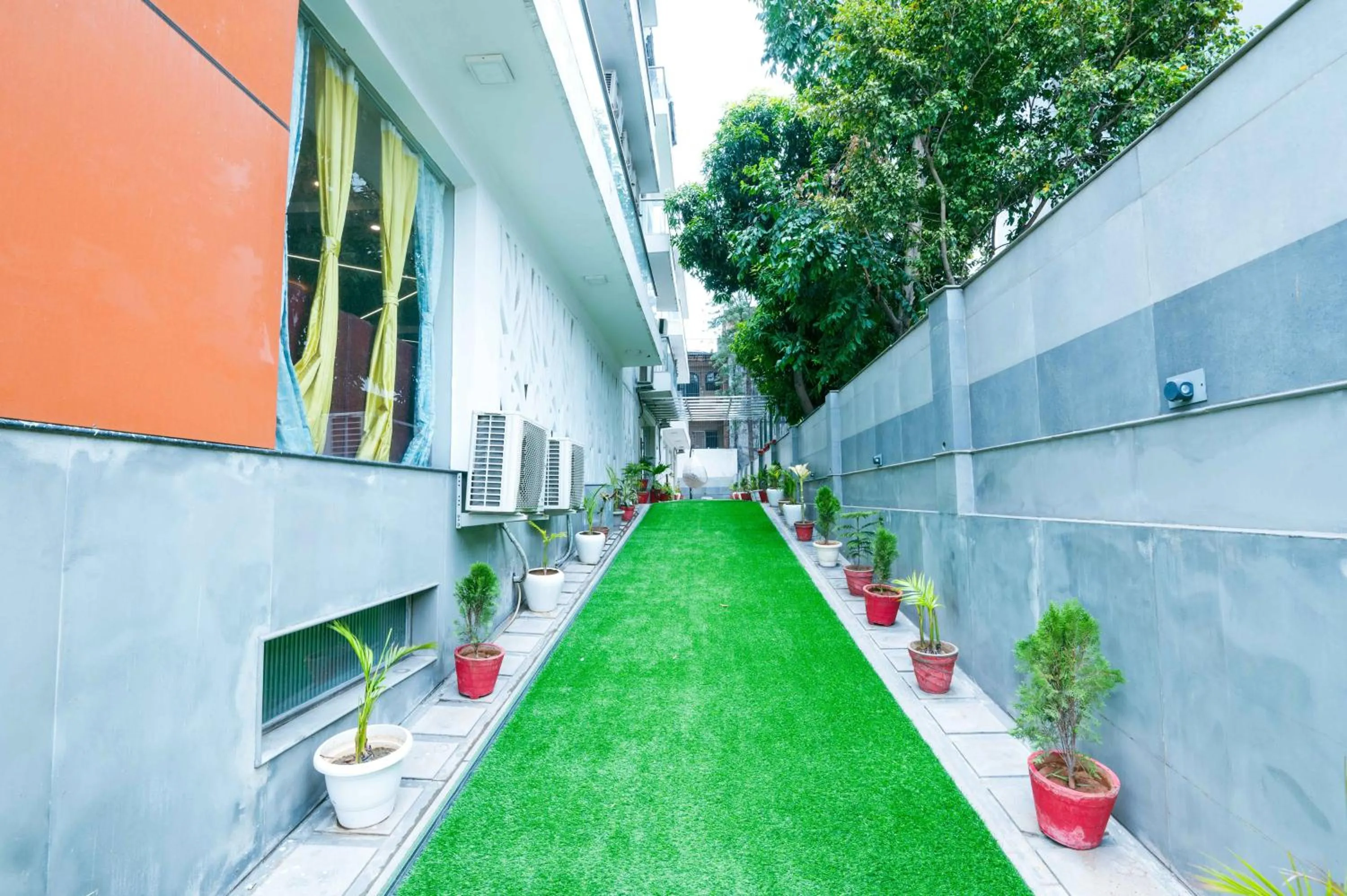 Facade/entrance in Treebo Sunny Feast