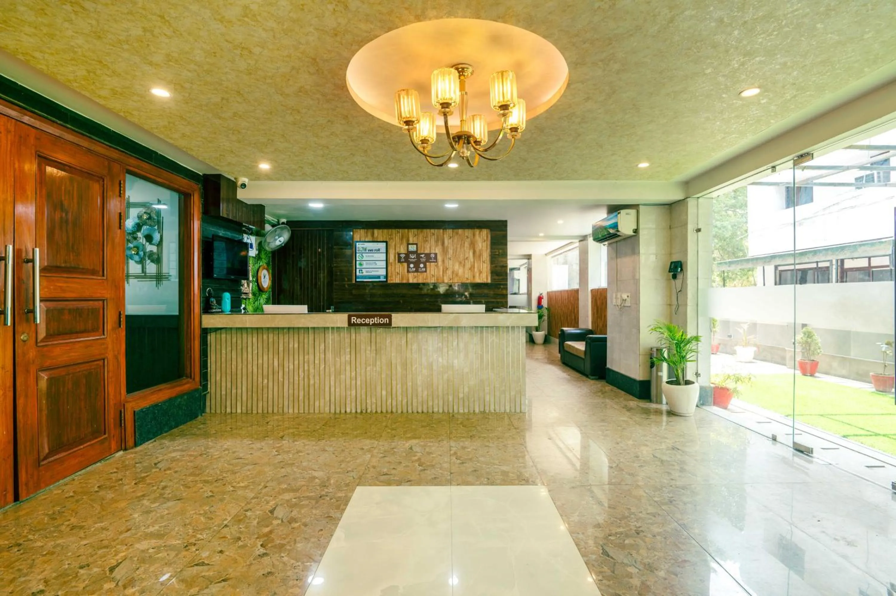 Lobby or reception in Treebo Sunny Feast