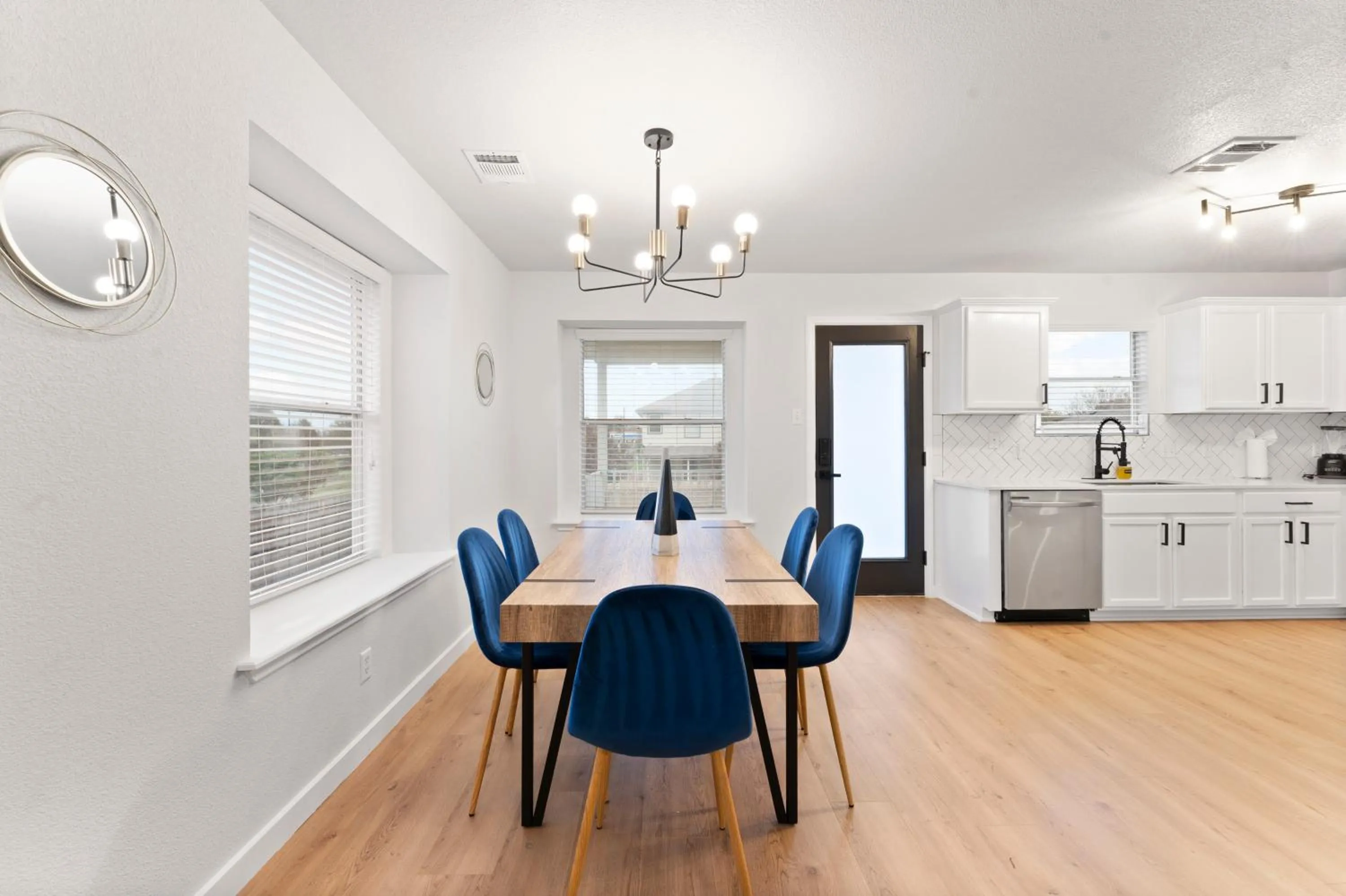 Modern & Homey 3BR Home, Remote Work Friendly, King Beds, Fast WiFi