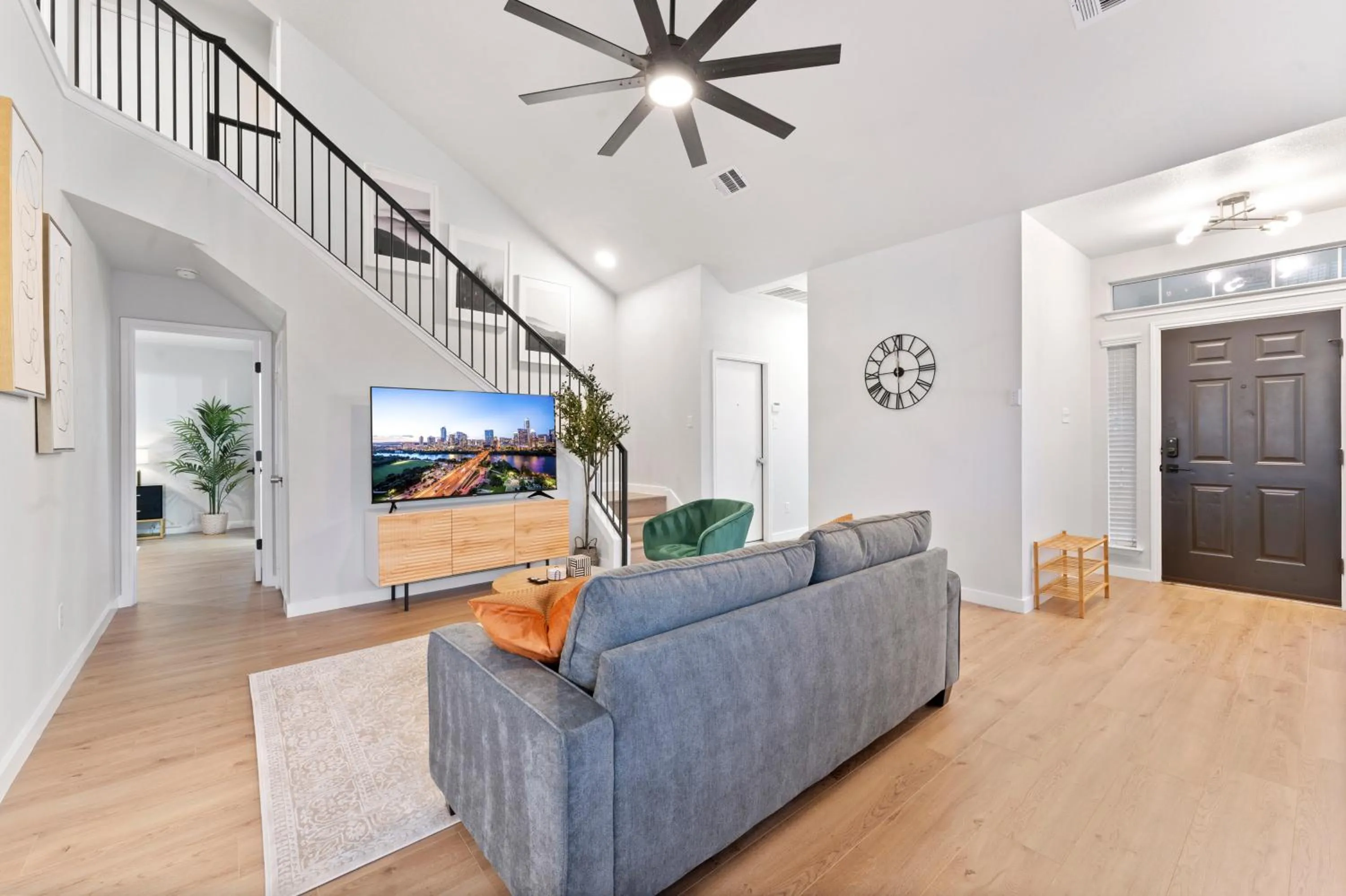 Modern & Homey 3BR Home, Remote Work Friendly, King Beds, Fast WiFi