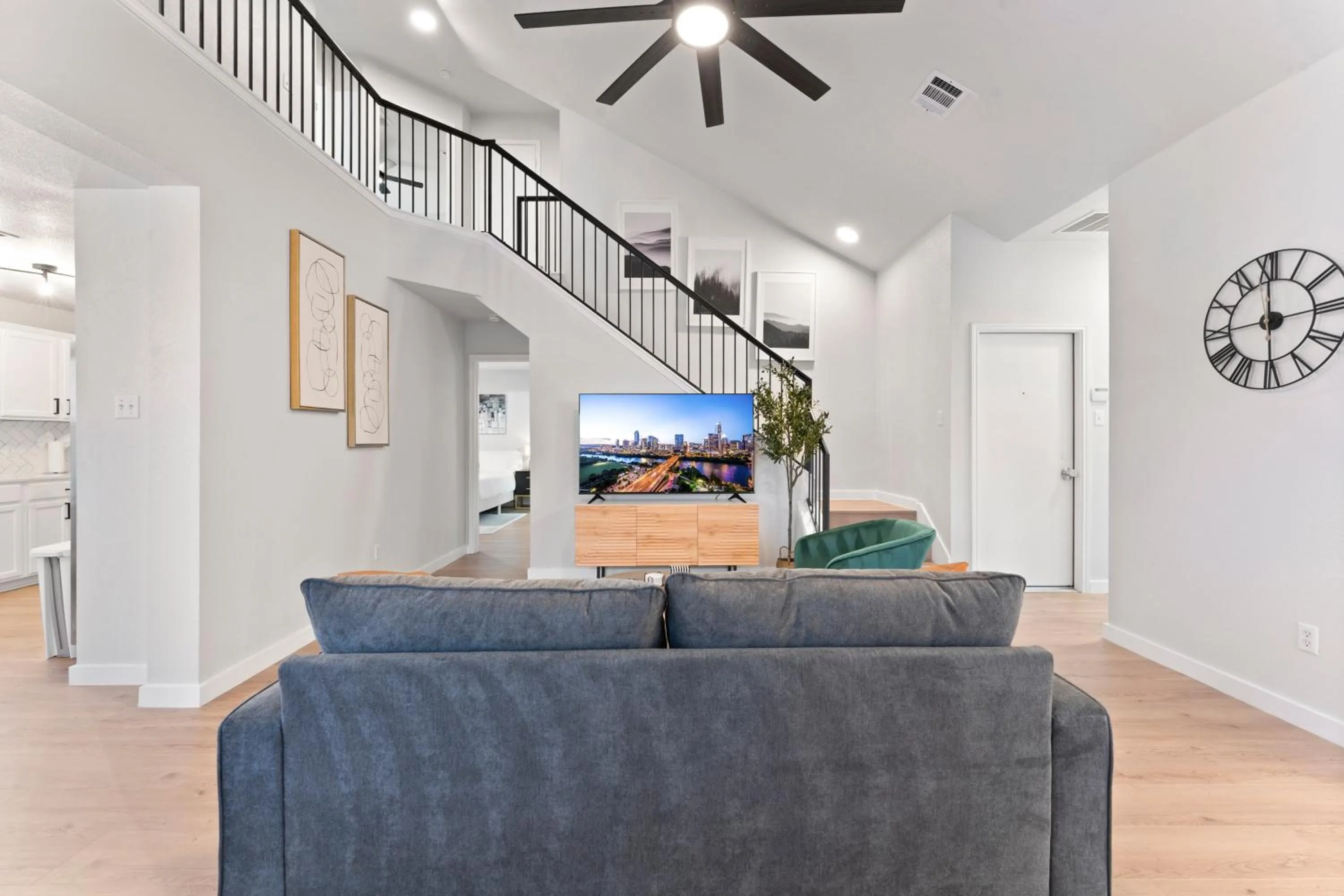 Modern & Homey 3BR Home, Remote Work Friendly, King Beds, Fast WiFi