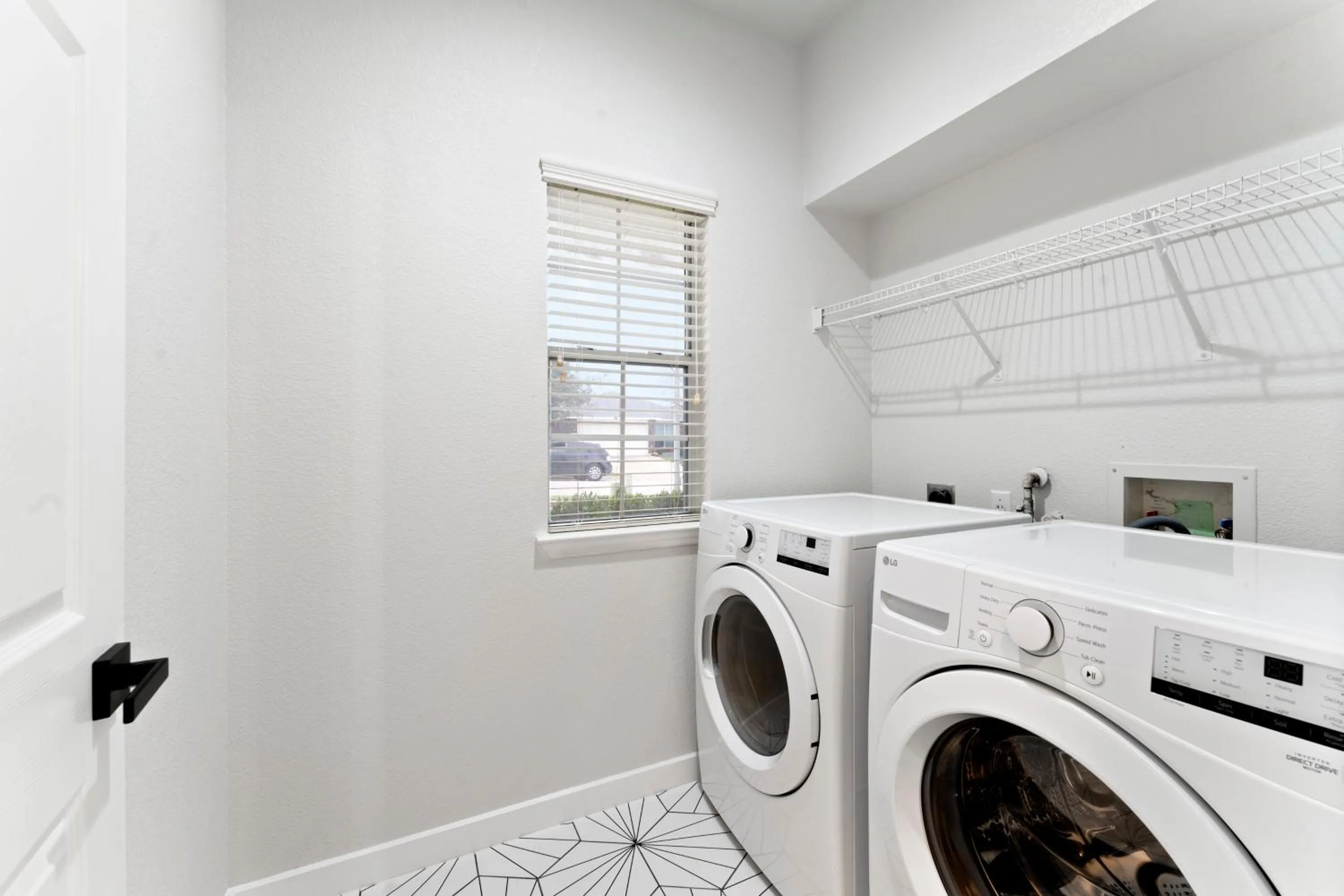 Modern & Homey 3BR Home, Remote Work Friendly, King Beds, Fast WiFi