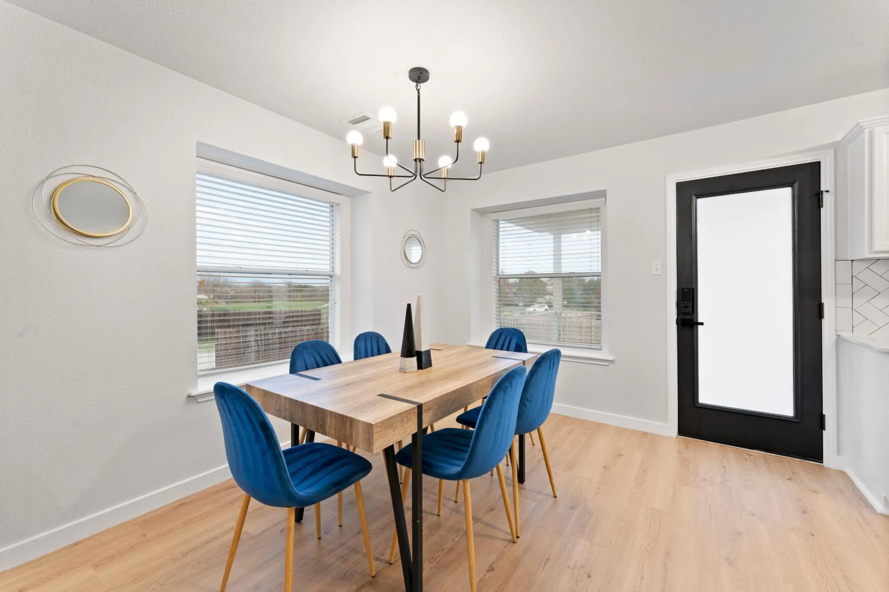 Modern & Homey 3BR Home, Remote Work Friendly, King Beds, Fast WiFi