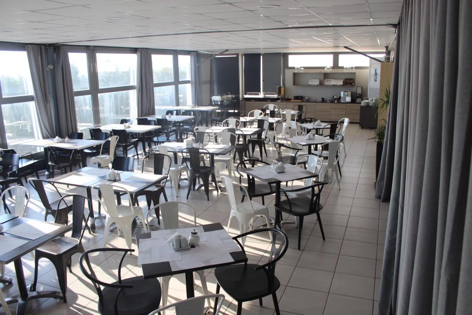 Restaurant/places to eat in Galaxy Hotel