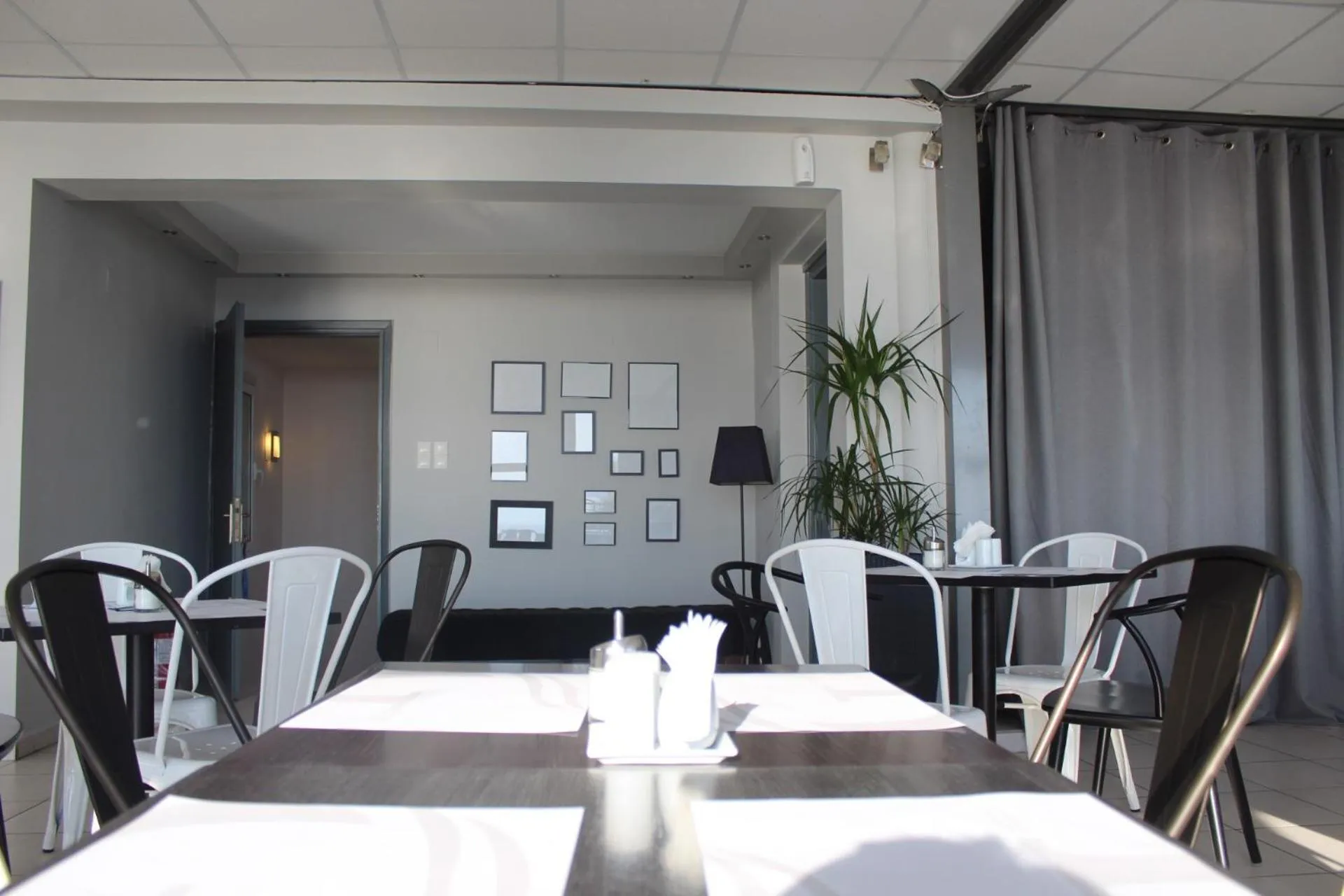 Restaurant/places to eat in Galaxy Hotel