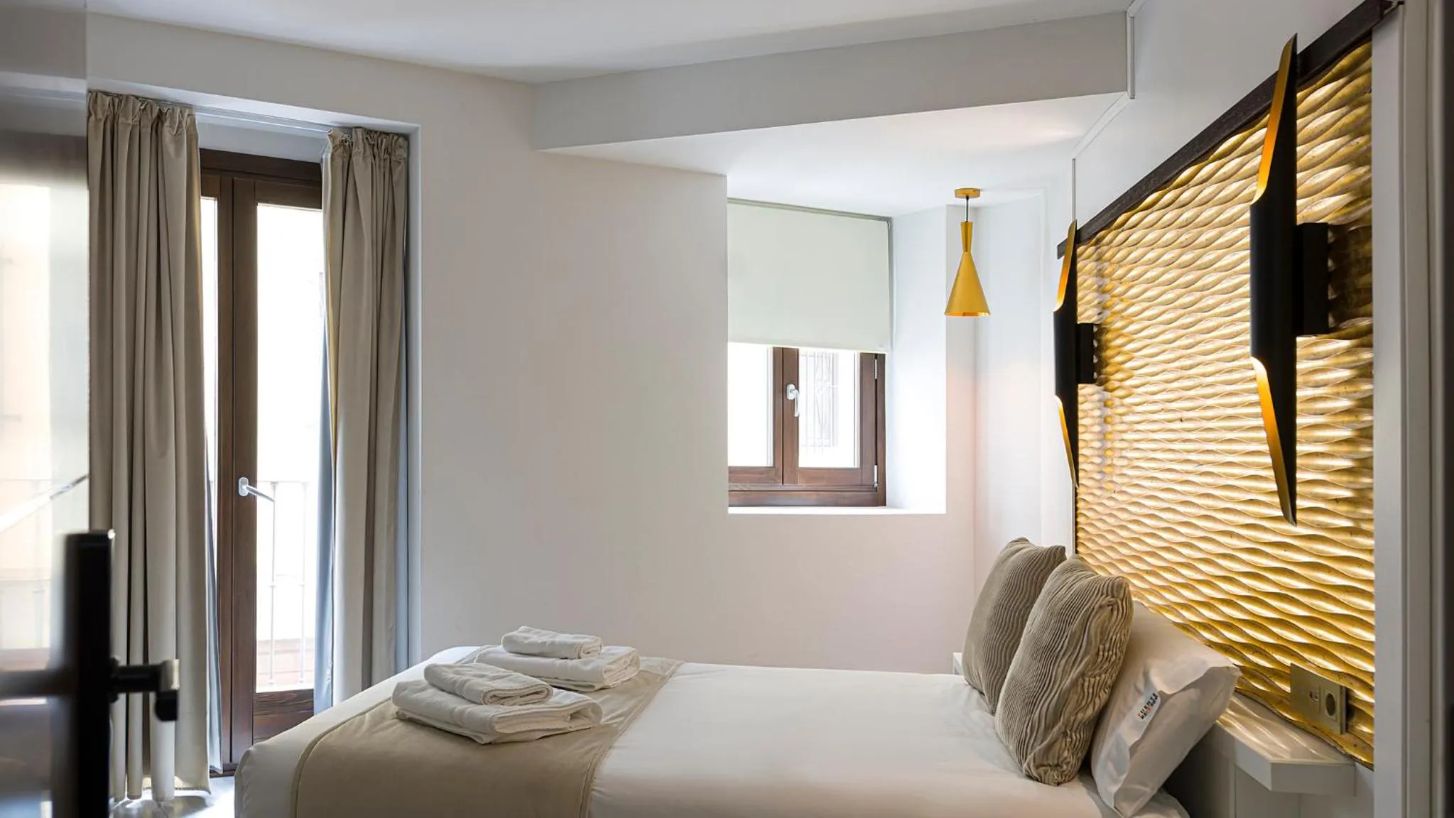 Bed in HOTEL FUENTE REDONDA LUXURY