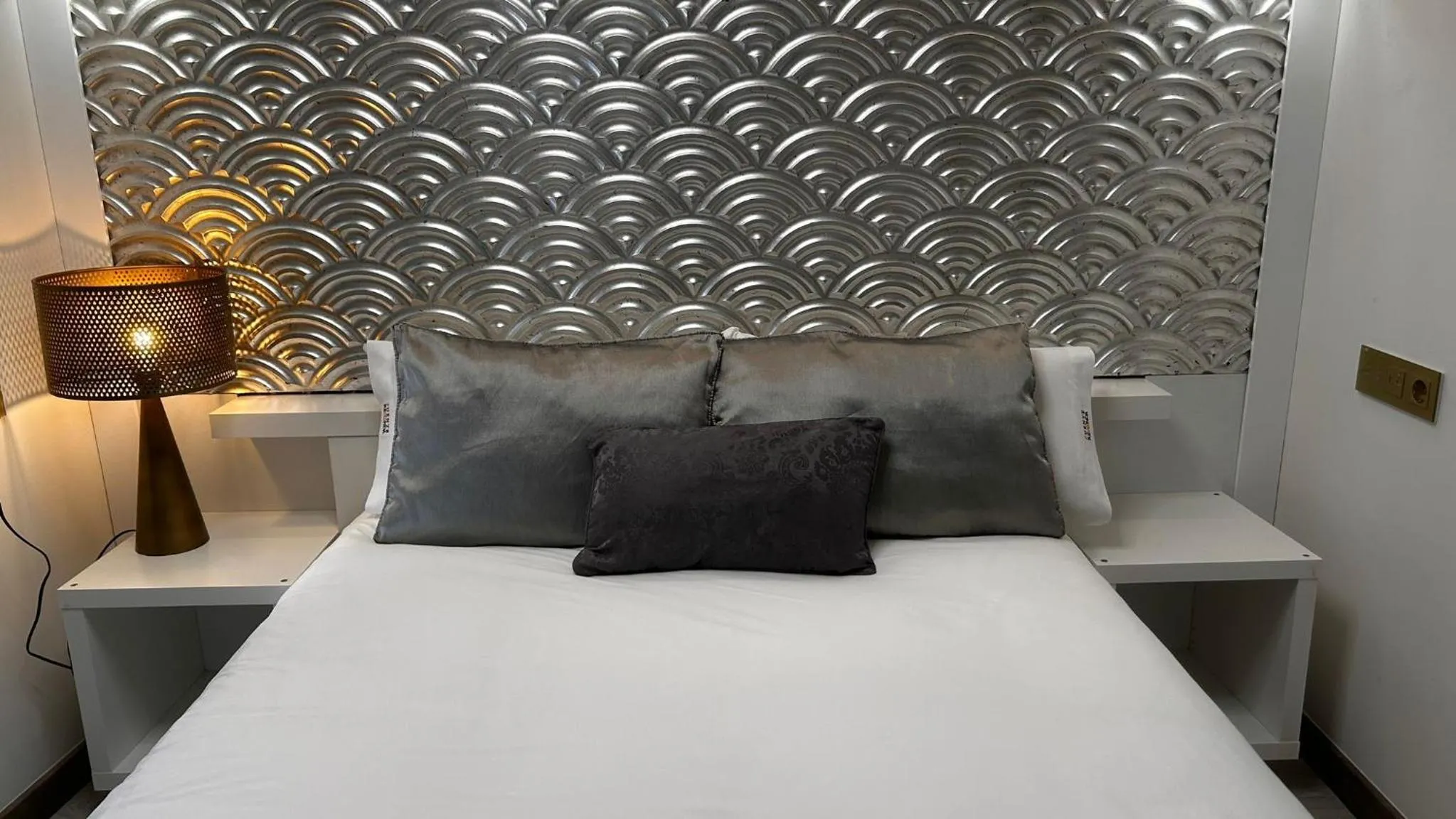 Bed in HOTEL FUENTE REDONDA LUXURY