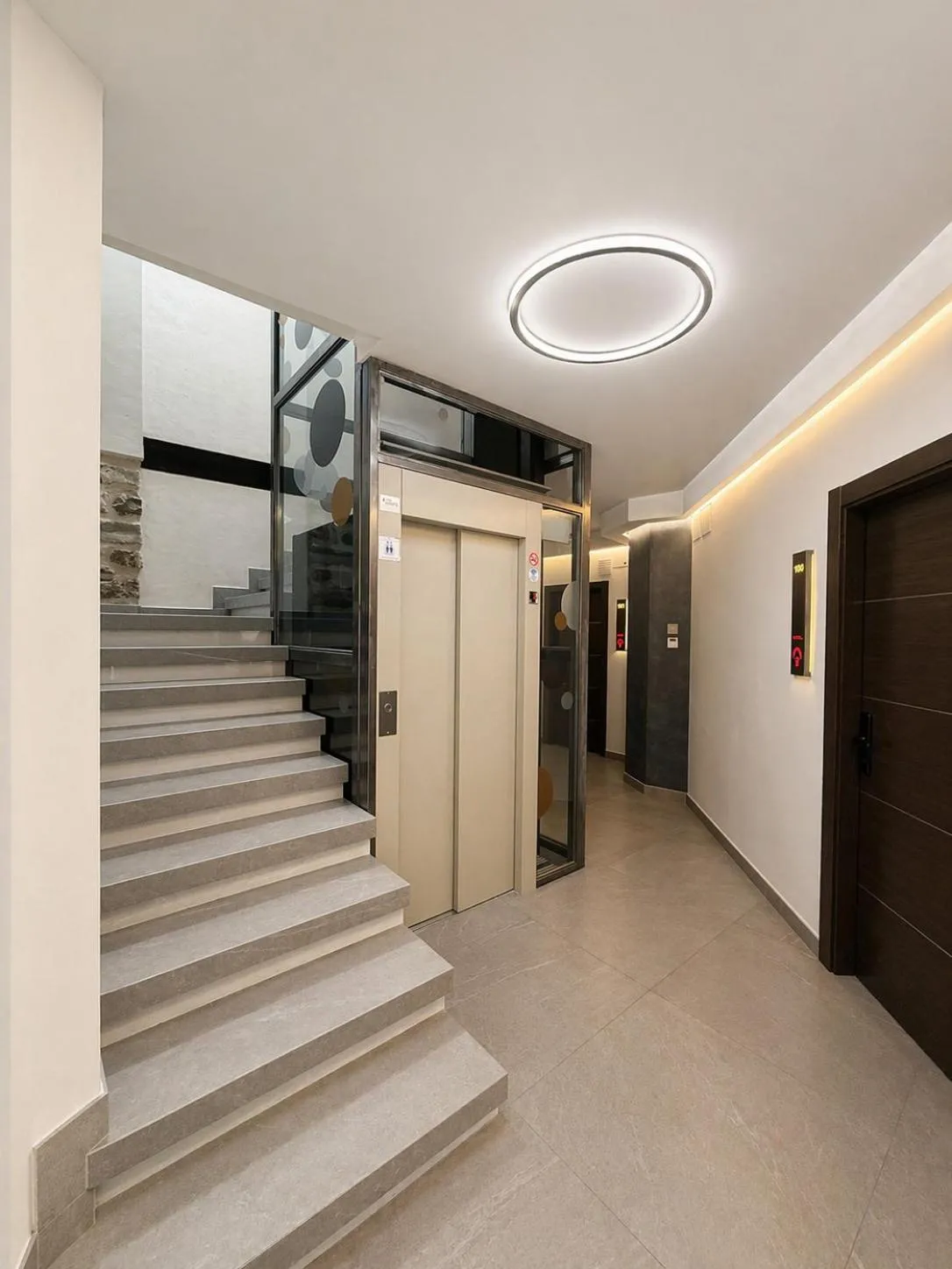 elevator in HOTEL FUENTE REDONDA LUXURY