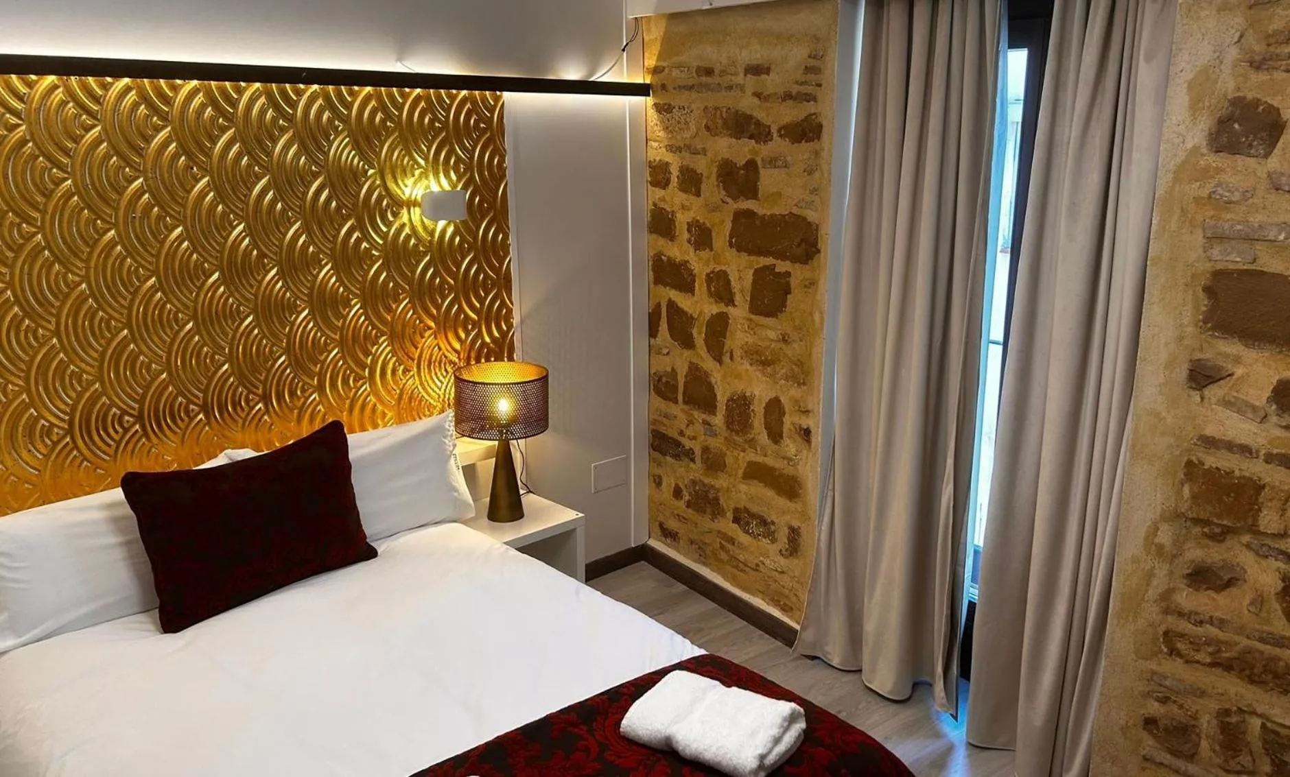 Bed in HOTEL FUENTE REDONDA LUXURY