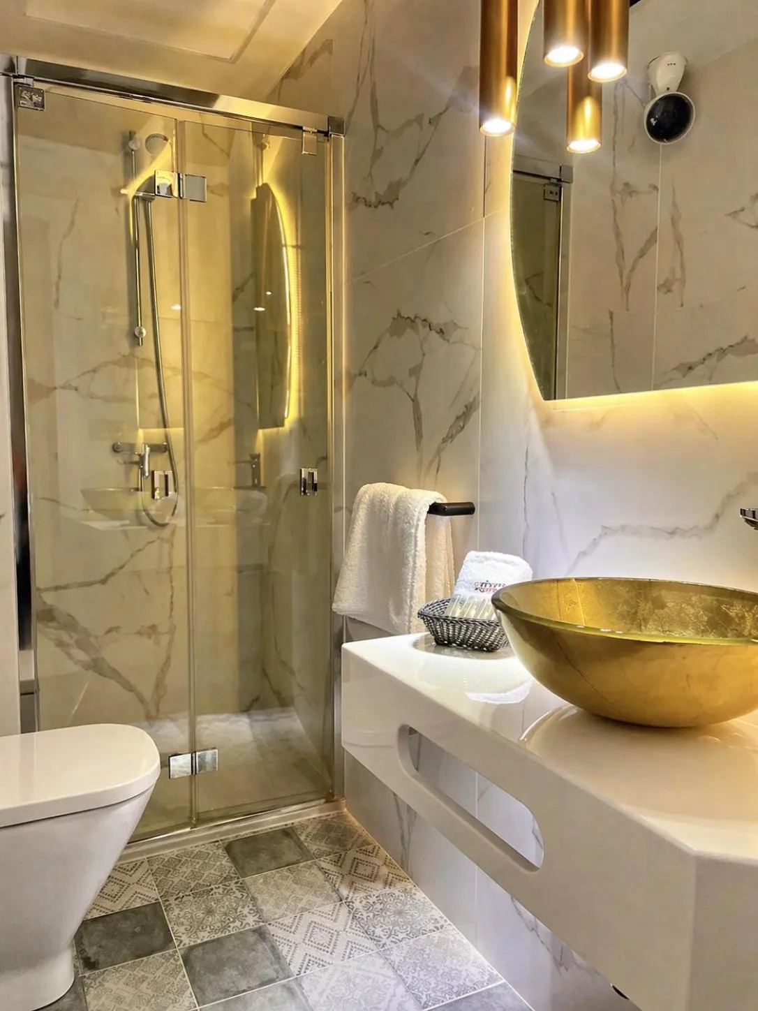 Bathroom in HOTEL FUENTE REDONDA LUXURY
