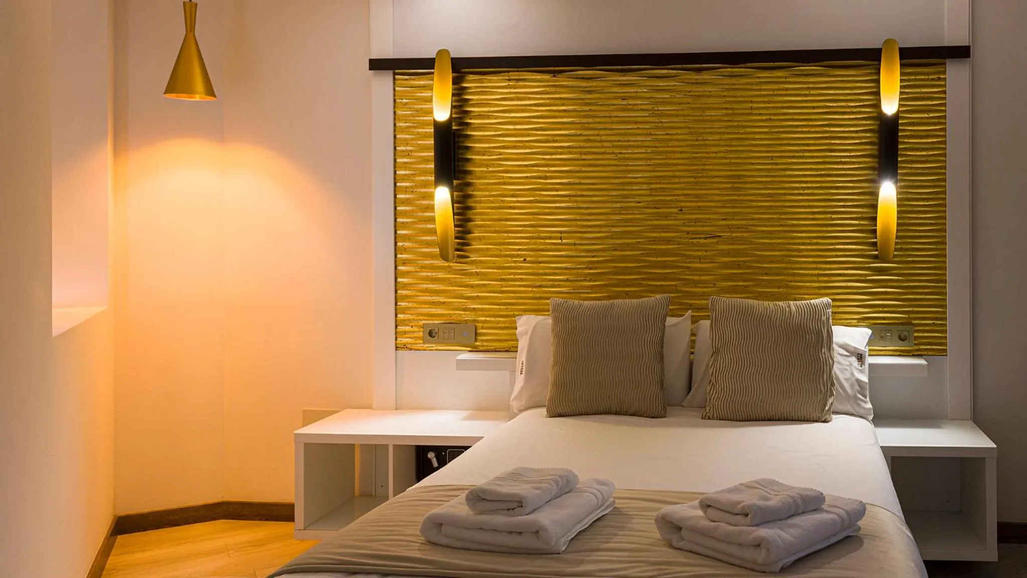 Bed in HOTEL FUENTE REDONDA LUXURY