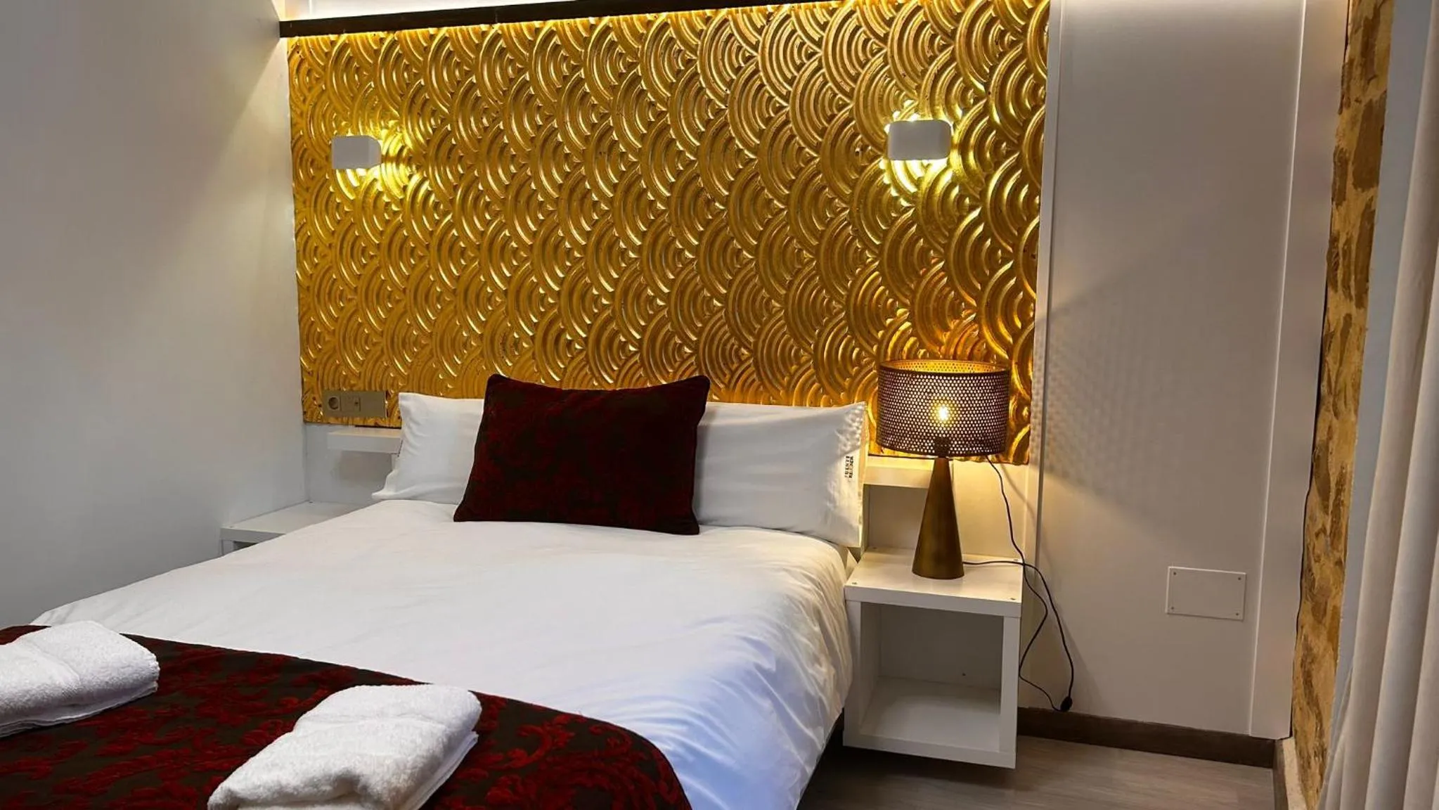 Bed in HOTEL FUENTE REDONDA LUXURY