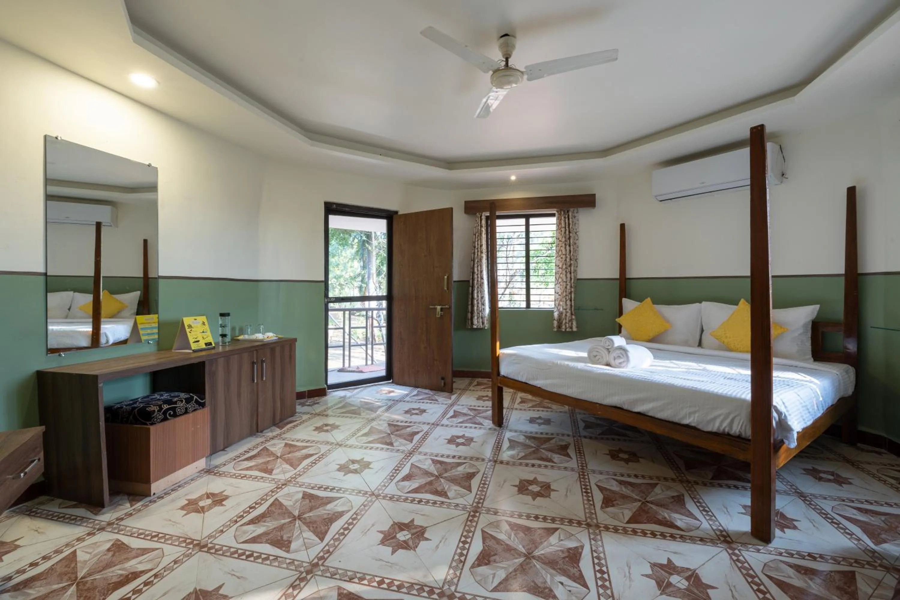 Bed in Avadale Tadoba - Stag Groups Not Allowed